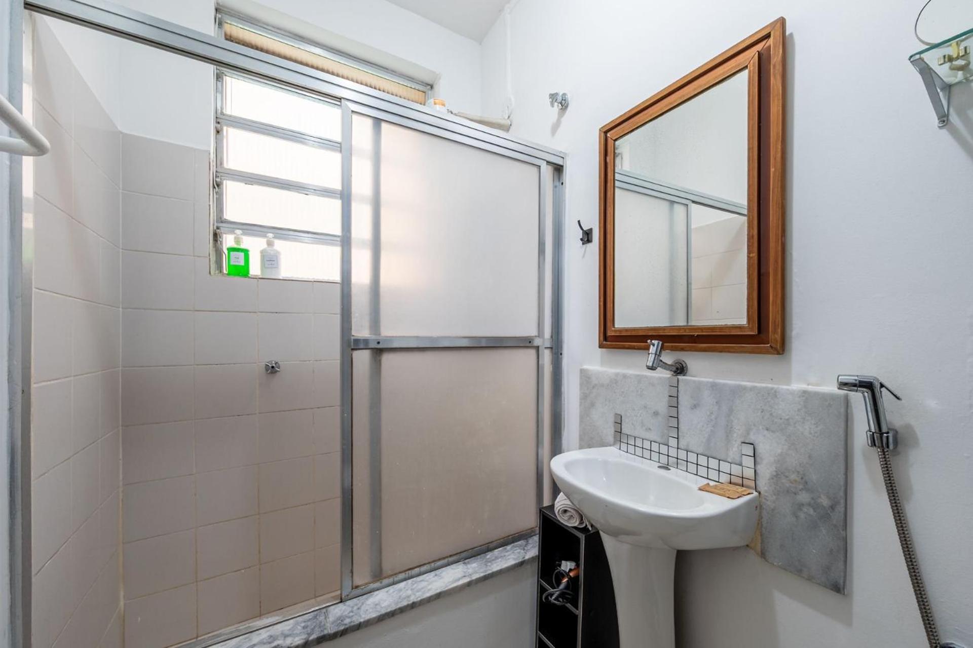 Vacation apartment one block from Leme Beach