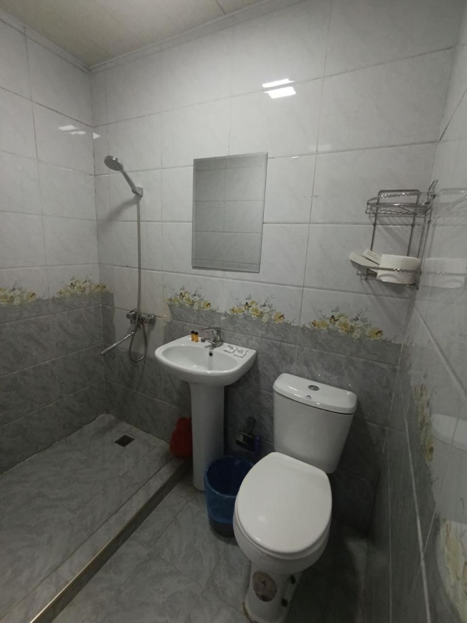 Caravan Hostel Near Airport