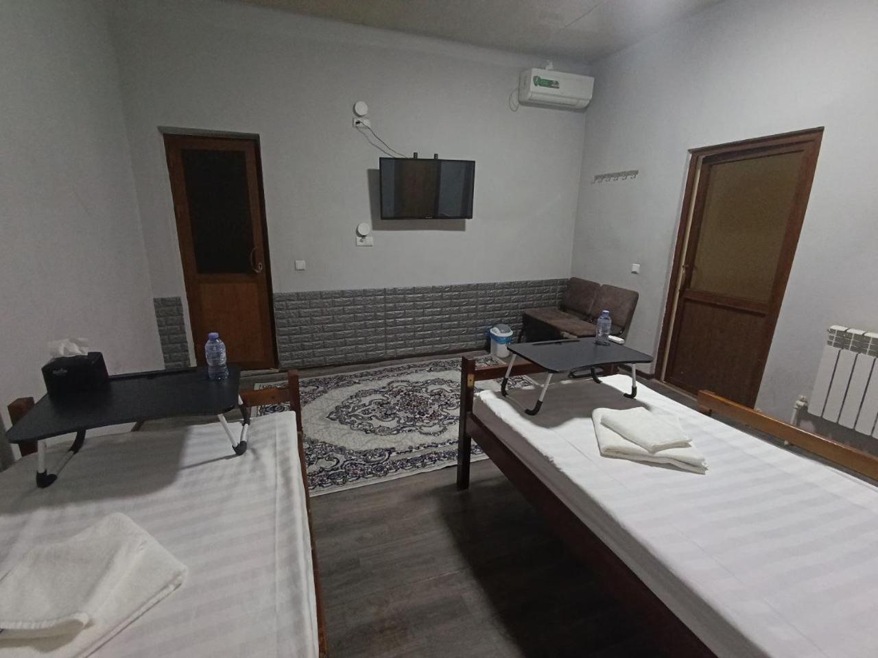 Caravan Hostel Near Airport