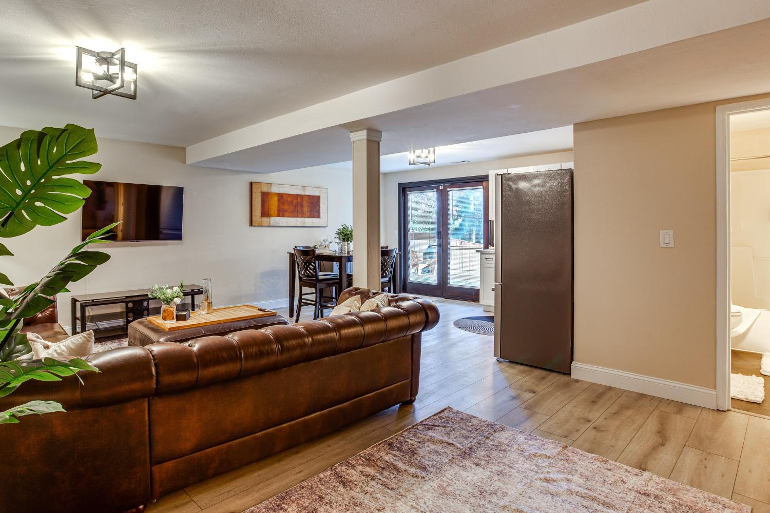 4 Mi to Waterfront Parks! Cozy Apt in Tacoma Area