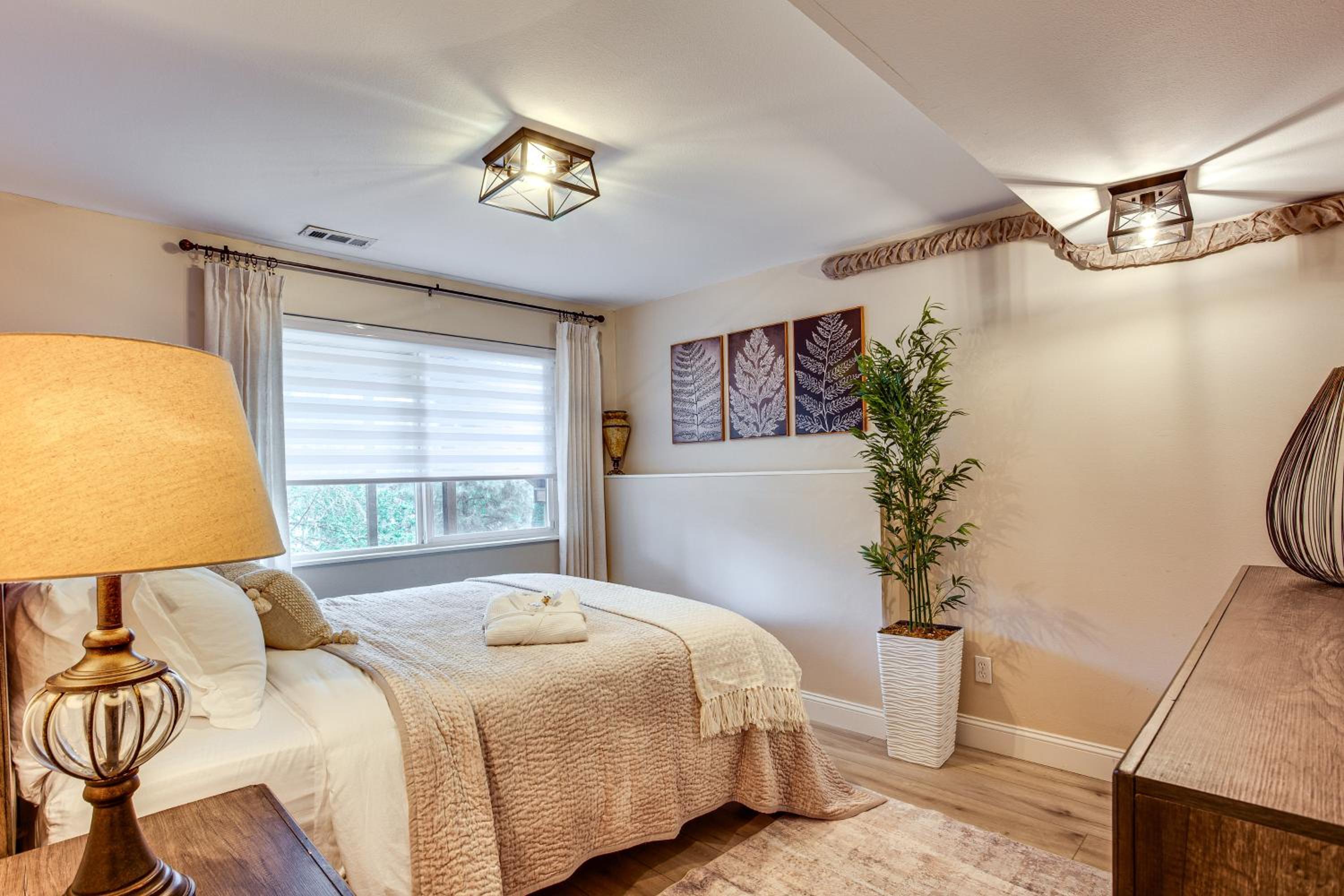 4 Mi to Waterfront Parks! Cozy Apt in Tacoma Area