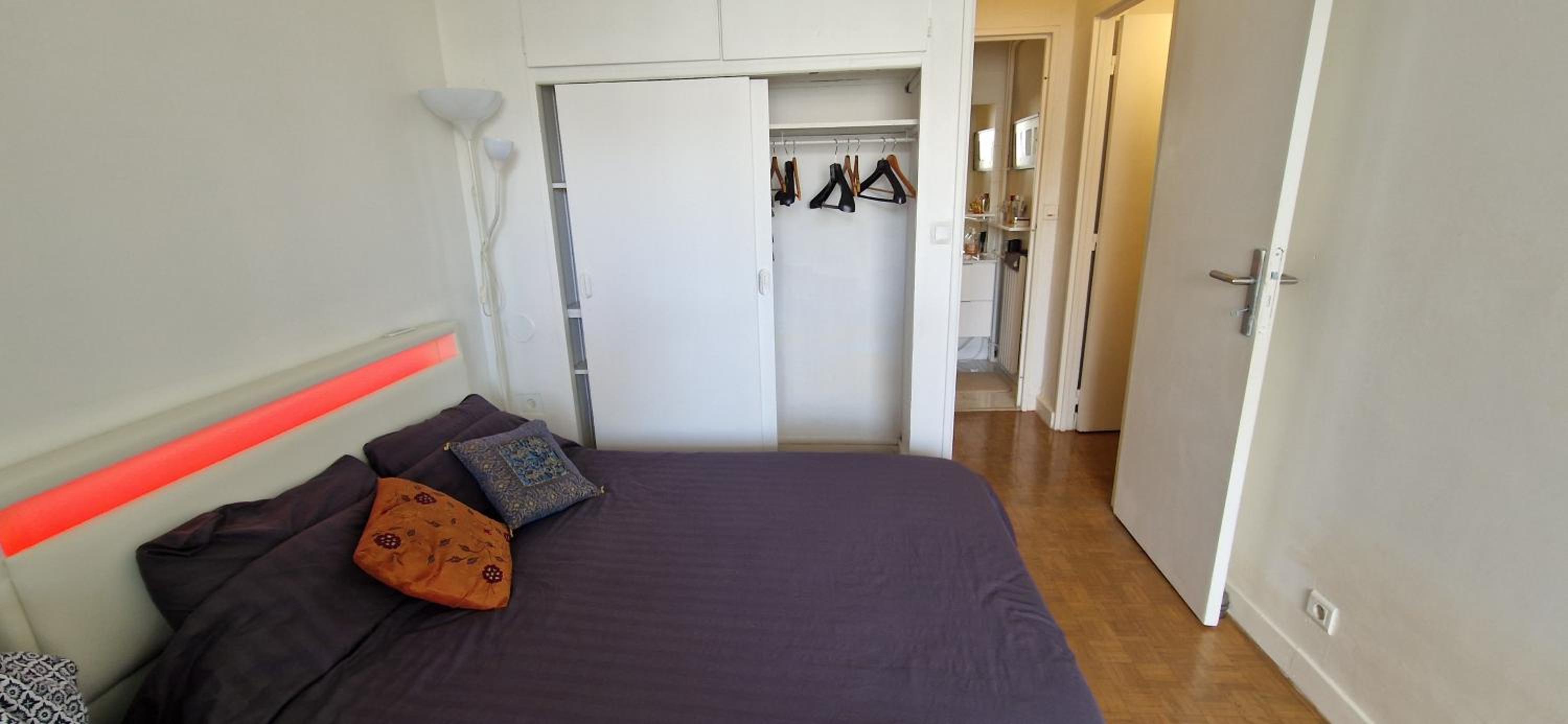 Chambre pour 4 chez Rihani près de la Tour Eiffel