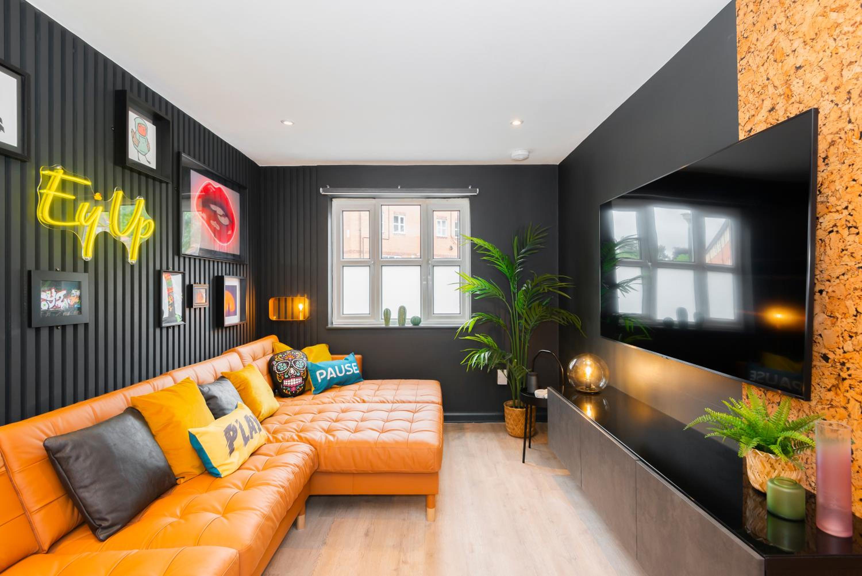 Spacious 6-Bed House Close to Nottingham City Centre