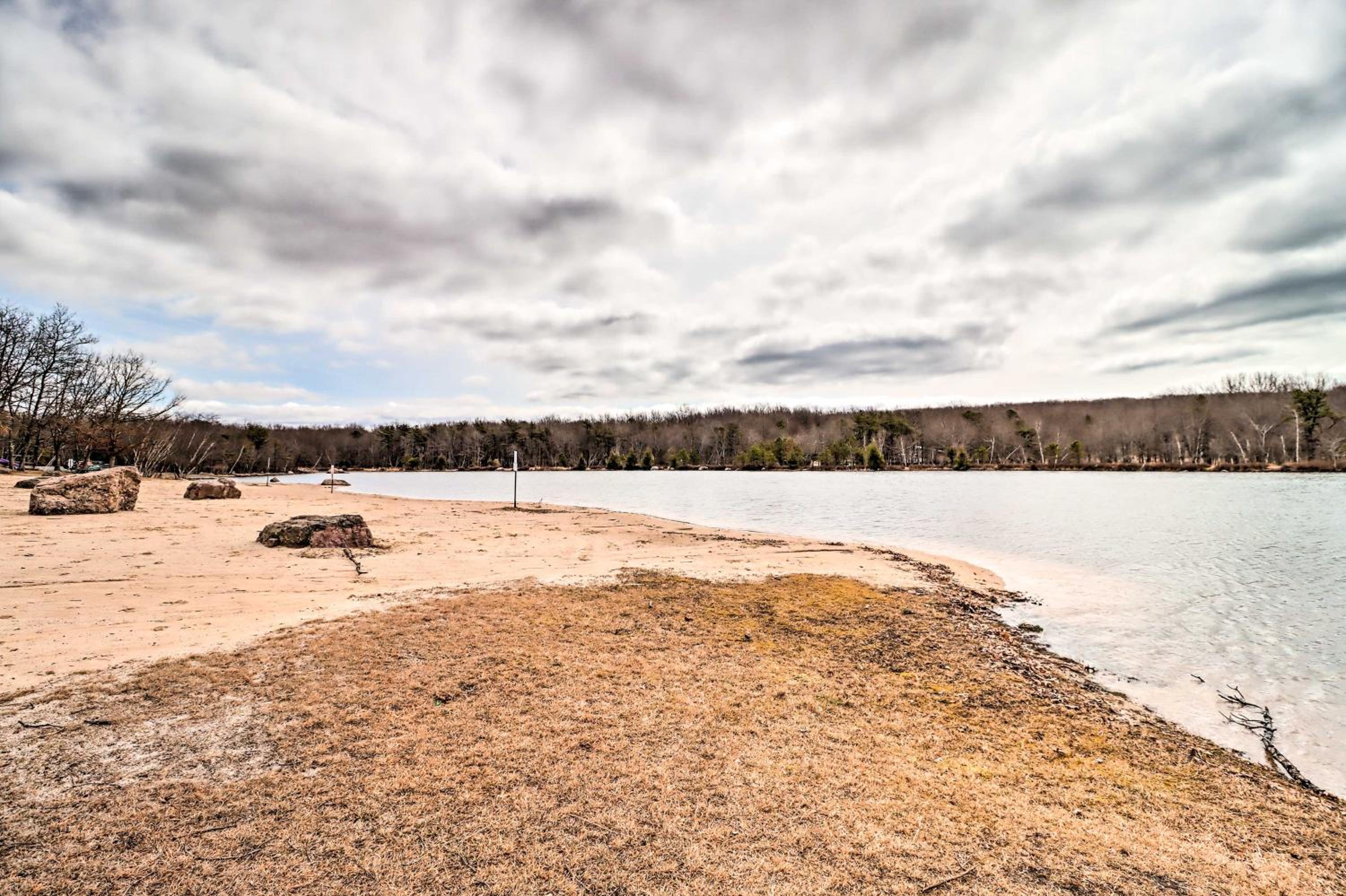 Less Than 1 Mi to Lake Family Home in Albrightsville!