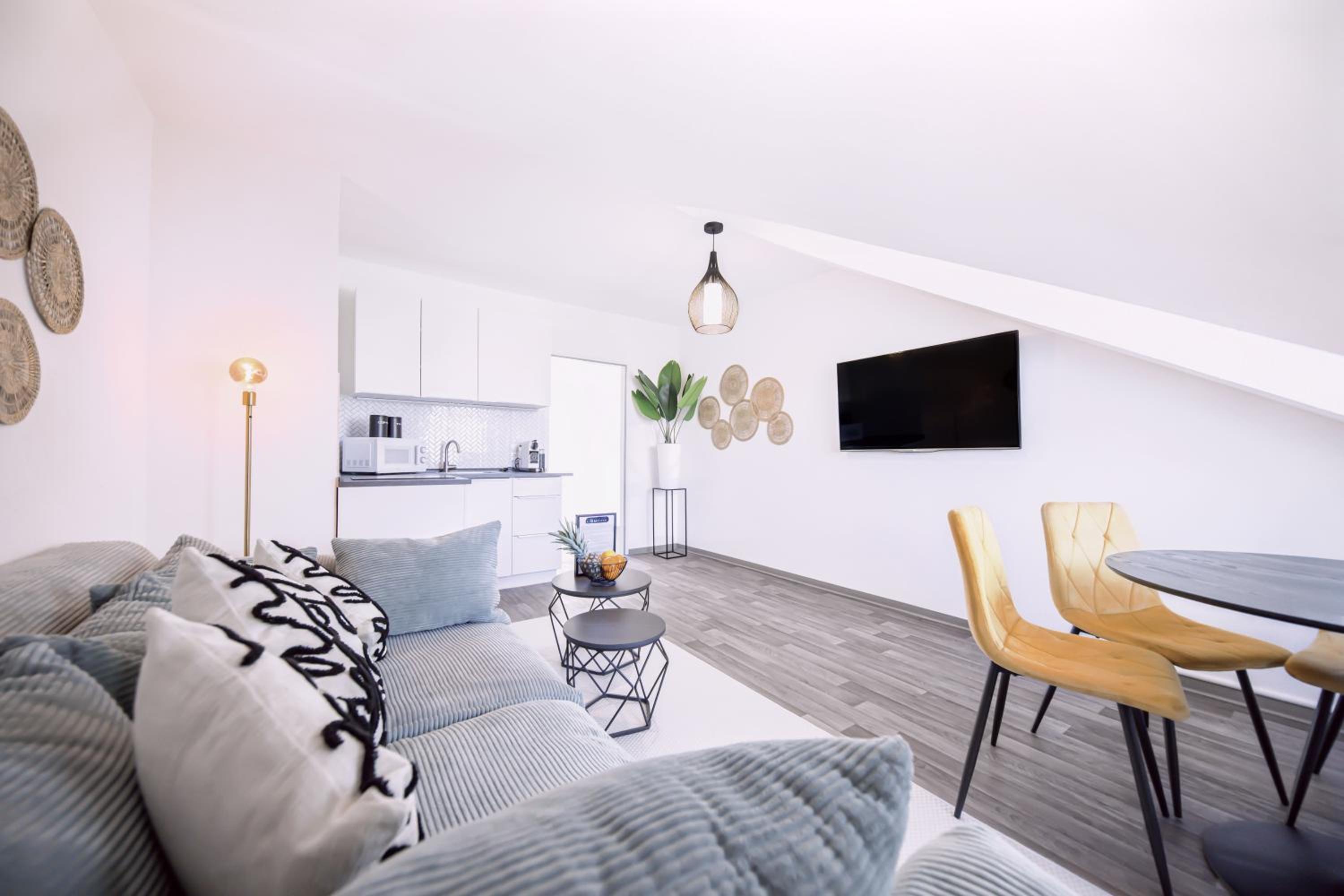 nestup - Zentrales Apartment mit Boxspringbetten, Smart-TV und ausgestatteter Küche