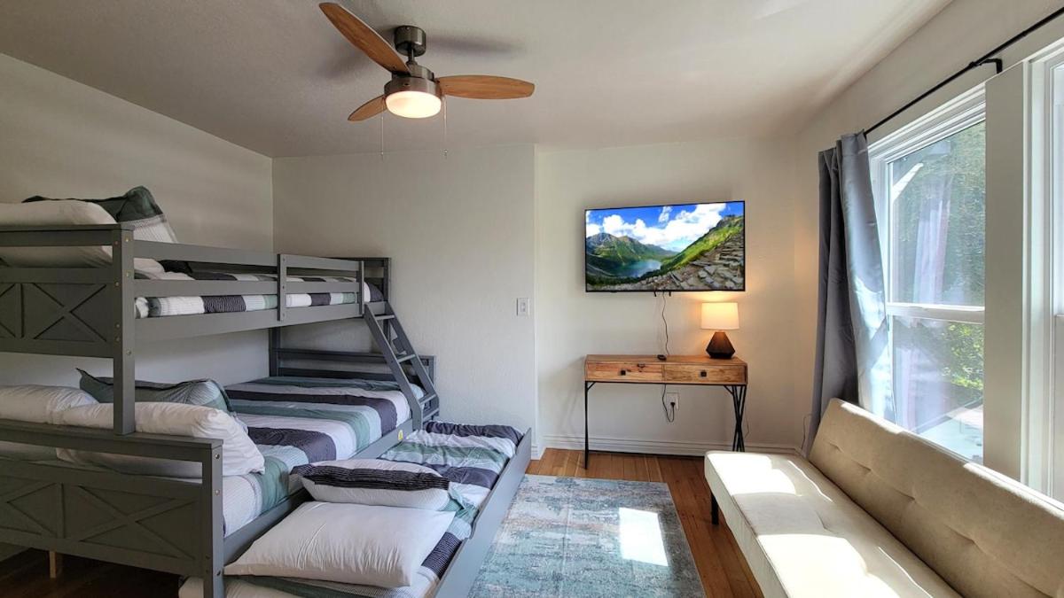 Rosewood Landing by WanderLodges - Hot tub - Sauna