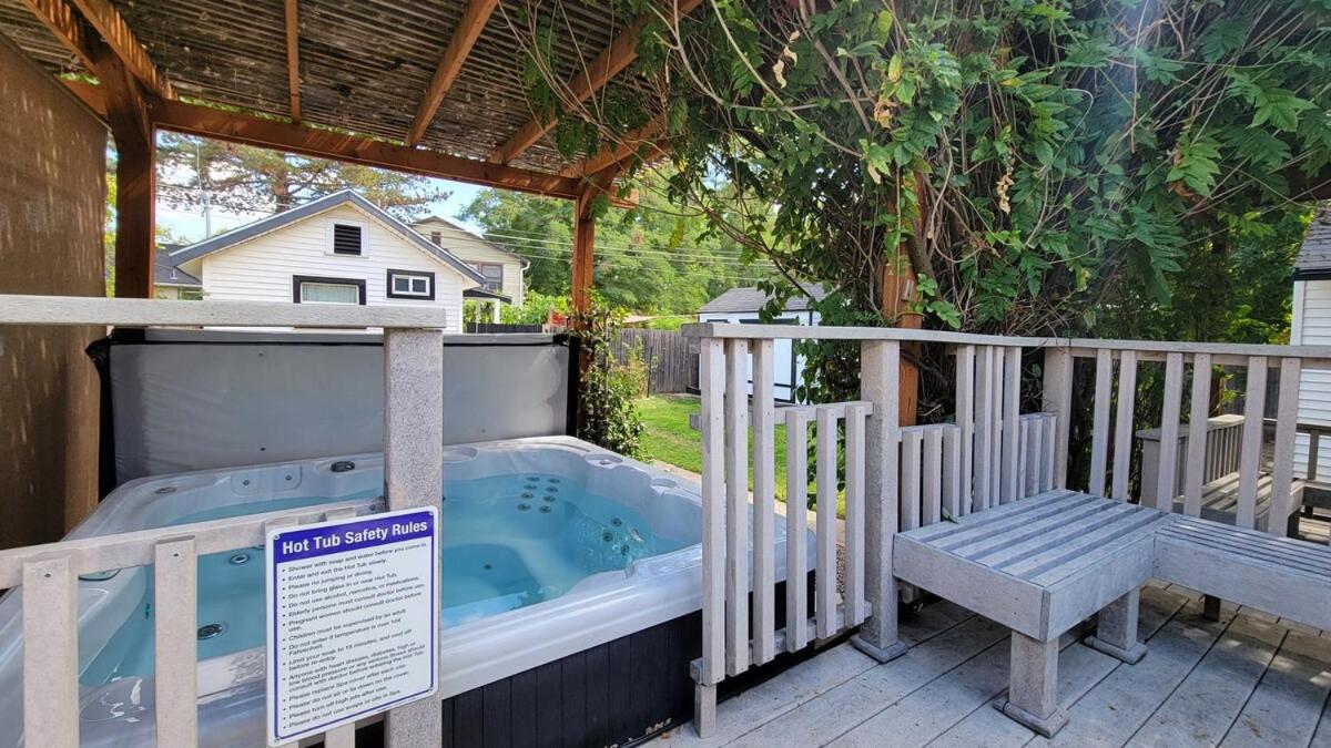 Rosewood Landing by WanderLodges - Hot tub - Sauna
