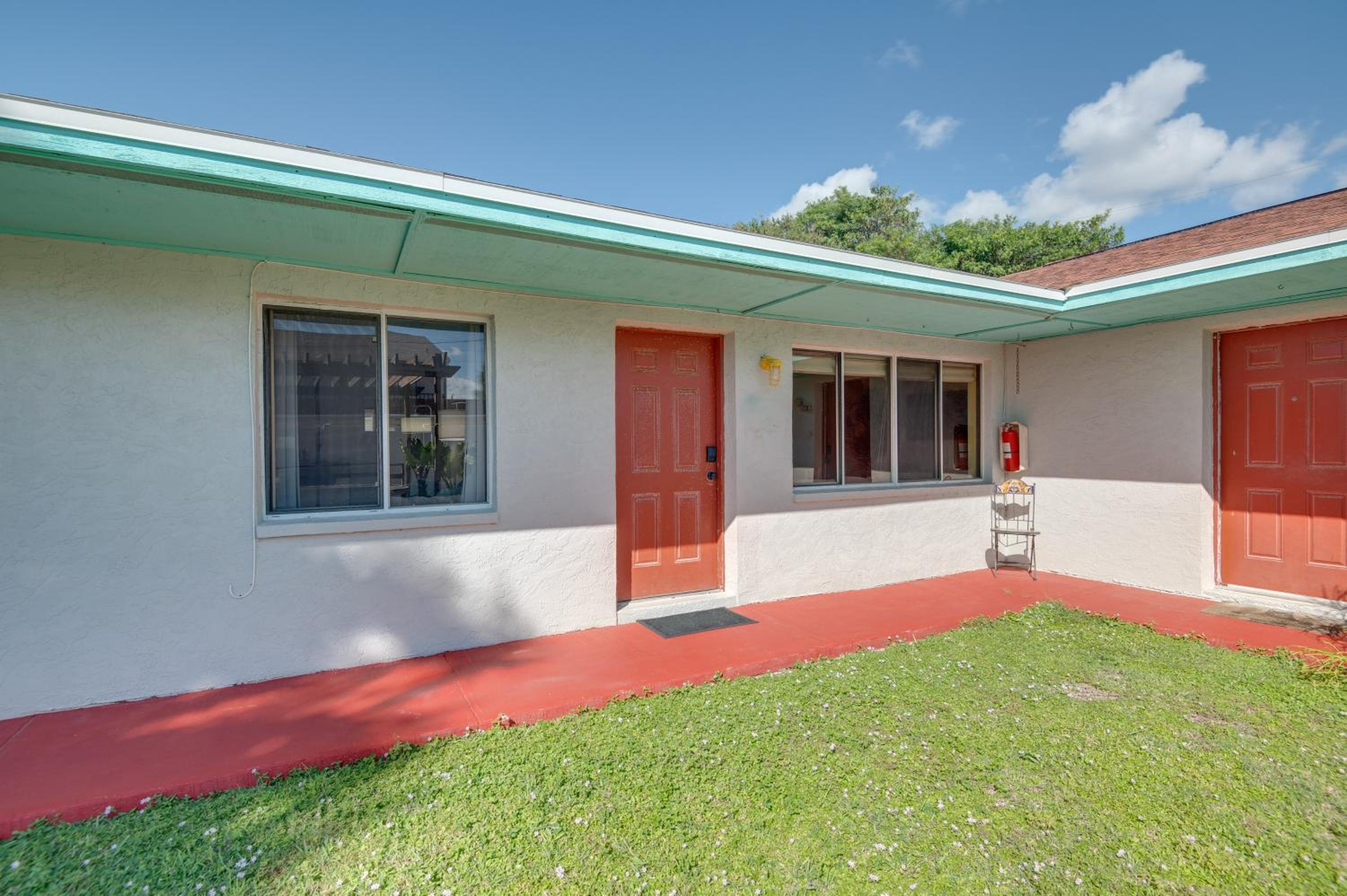 2 Blocks to Beach! Cape Canaveral Apt with Patio