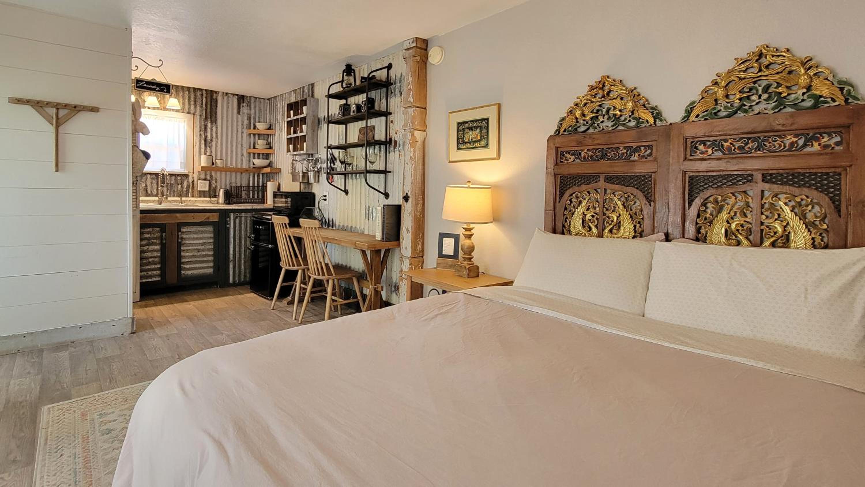Rosewood Landing by WanderLodges - Hot tub - Sauna