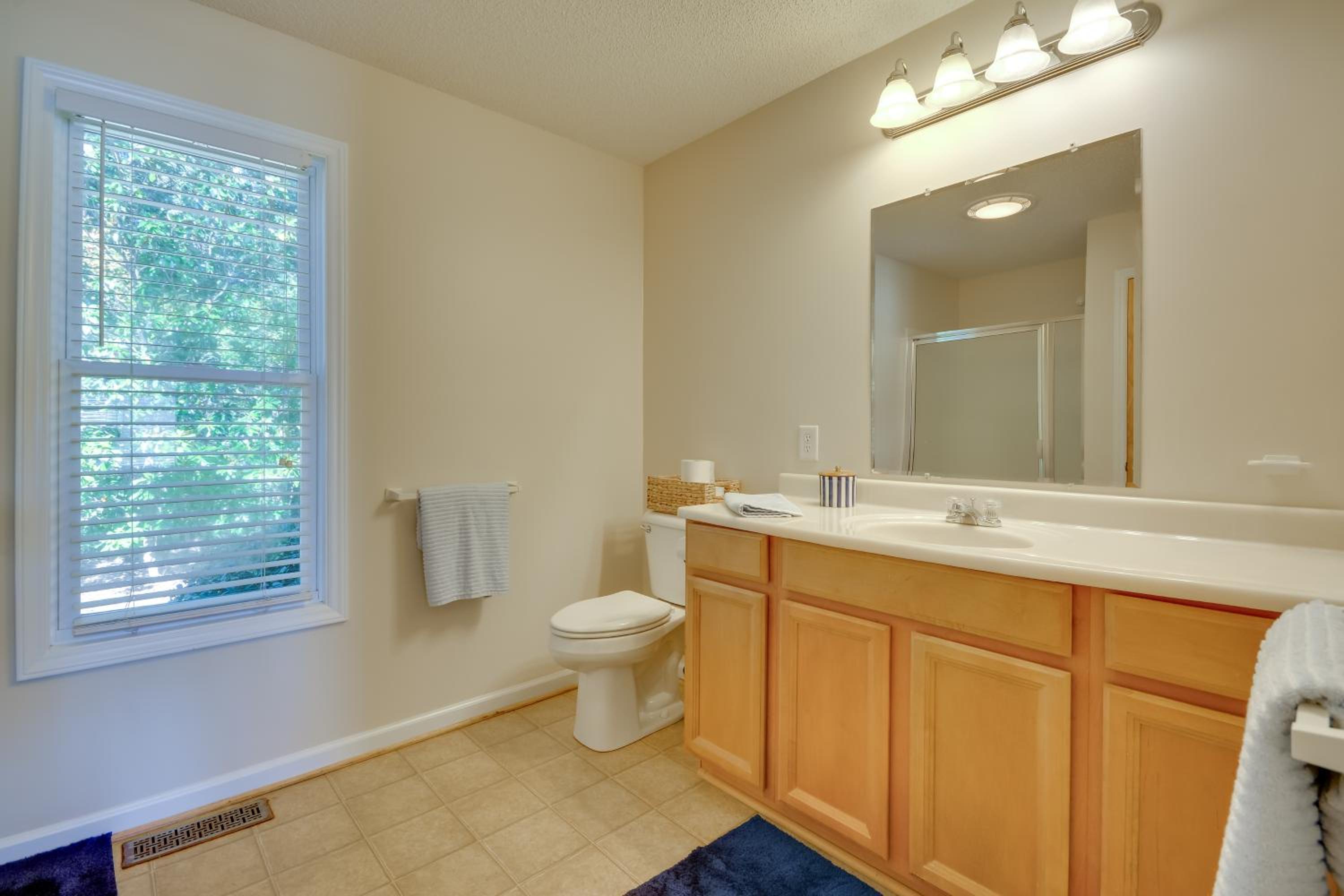 Peaceful and Convenient Country Retreat in Lexington