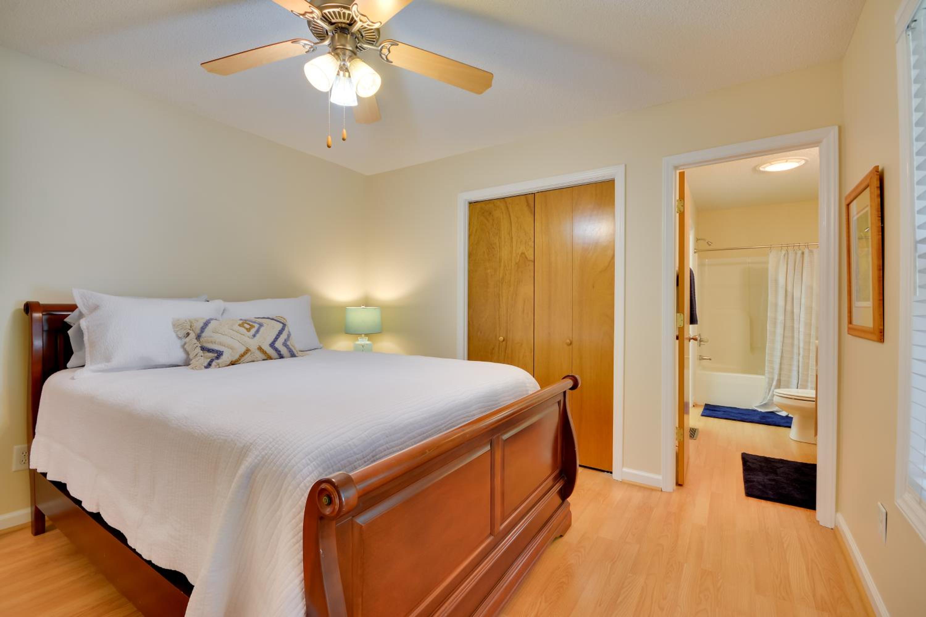 Peaceful and Convenient Country Retreat in Lexington