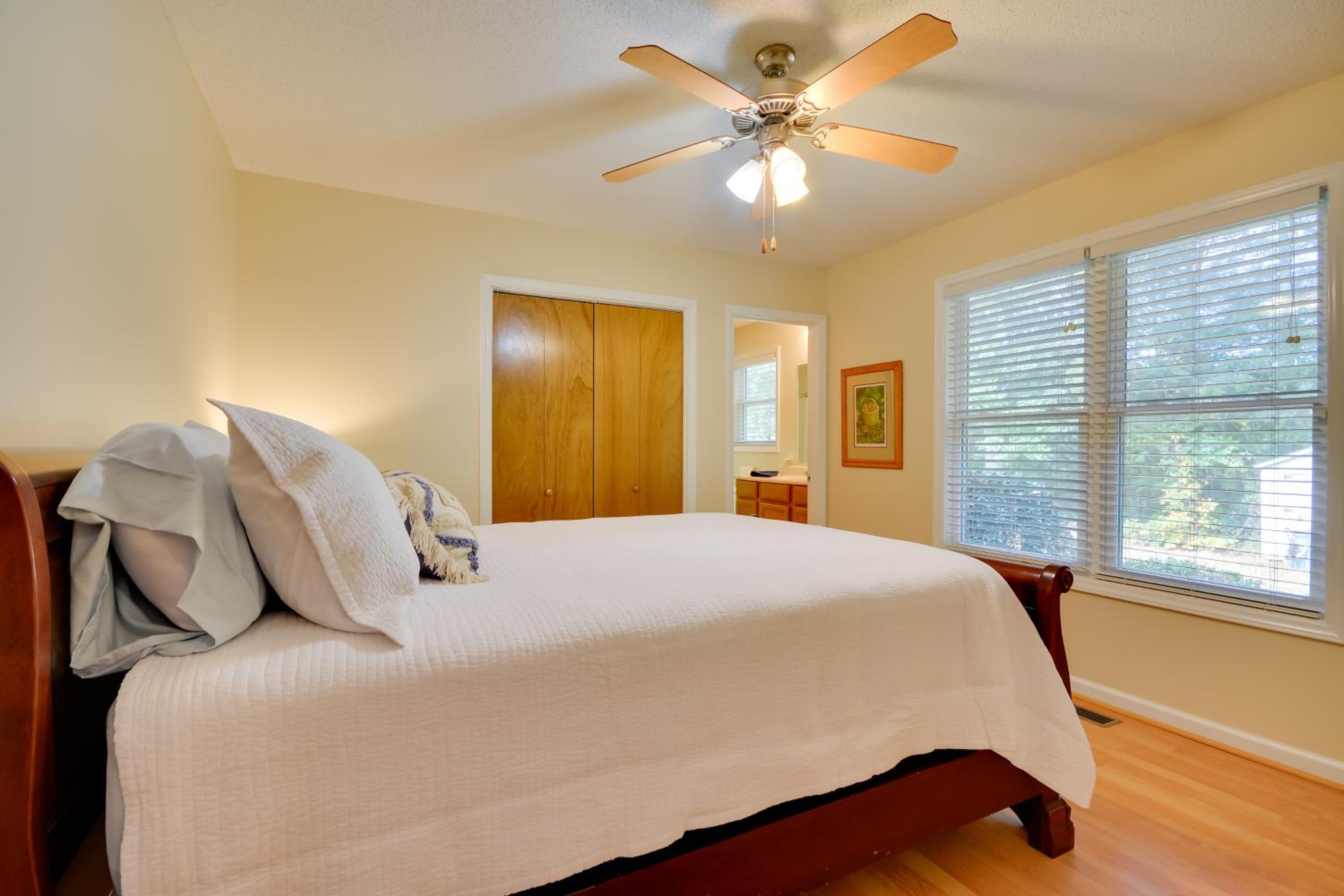 Peaceful and Convenient Country Retreat in Lexington