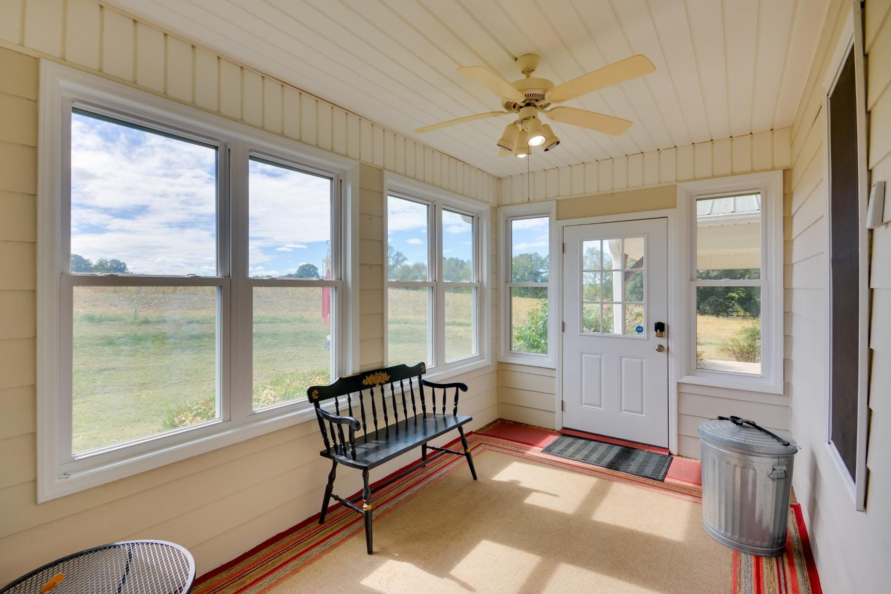Peaceful and Convenient Country Retreat in Lexington