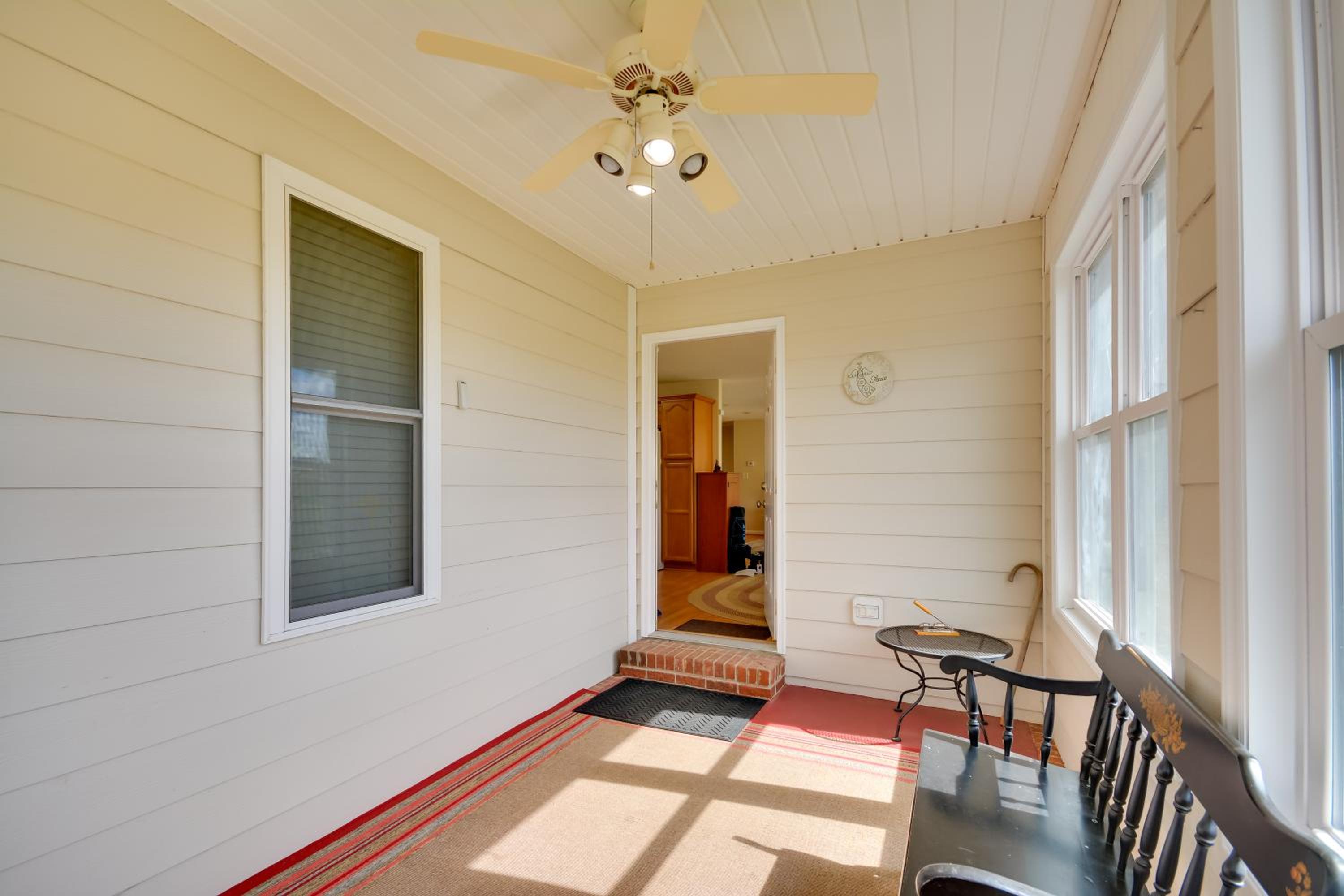 Peaceful and Convenient Country Retreat in Lexington