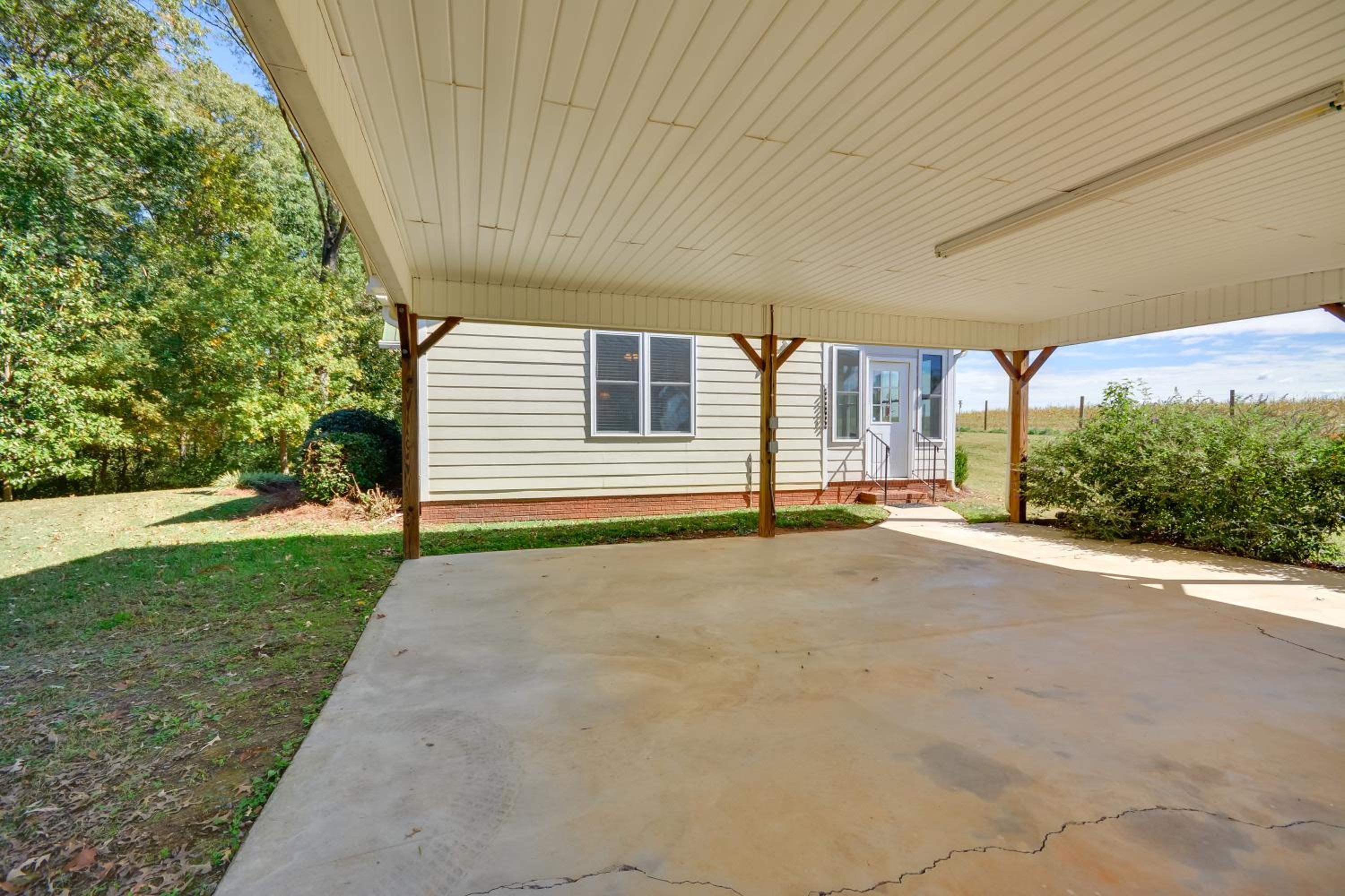Peaceful and Convenient Country Retreat in Lexington