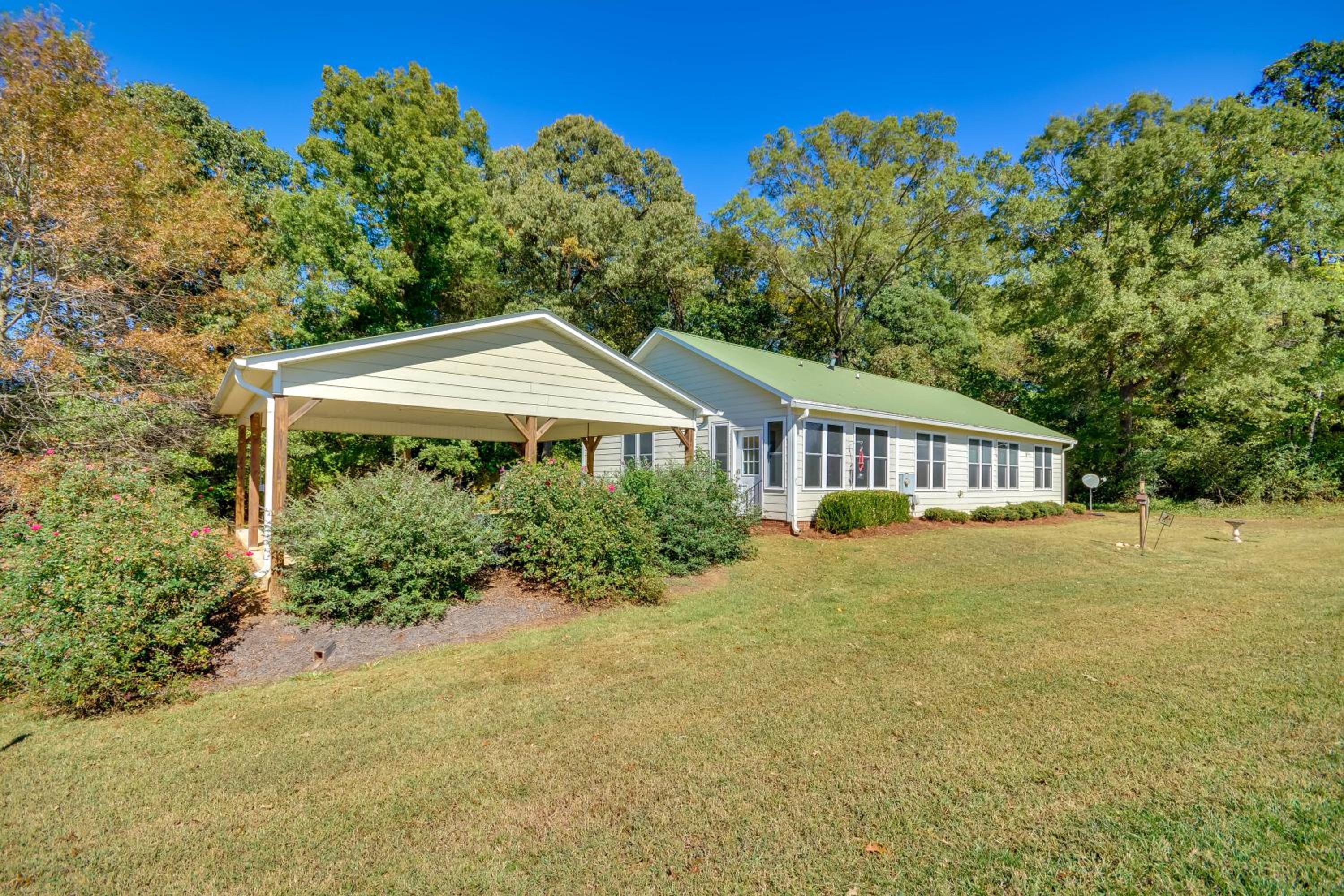 Peaceful and Convenient Country Retreat in Lexington