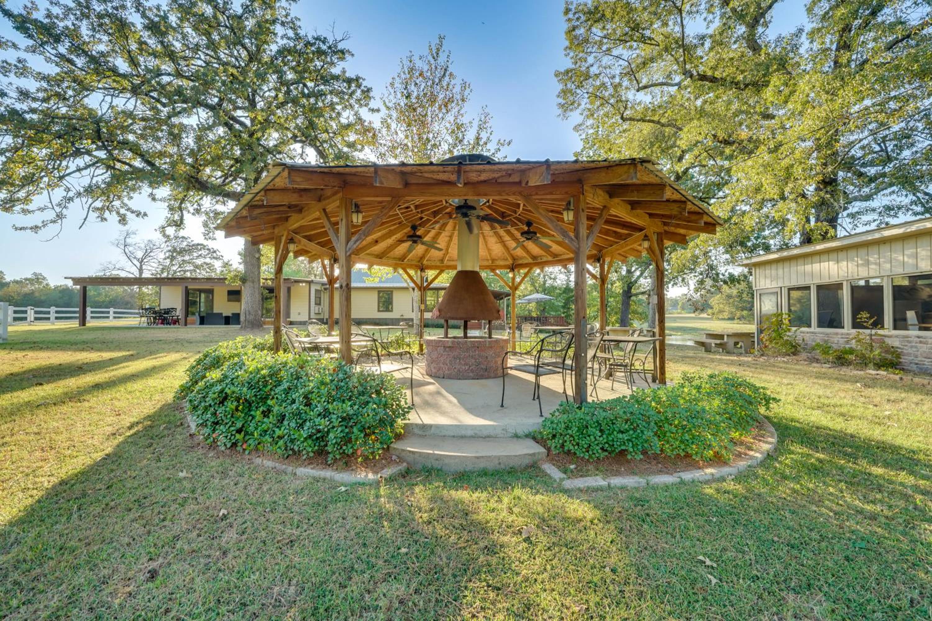Waterfront Texarkana Cabin Tranquil Acreage