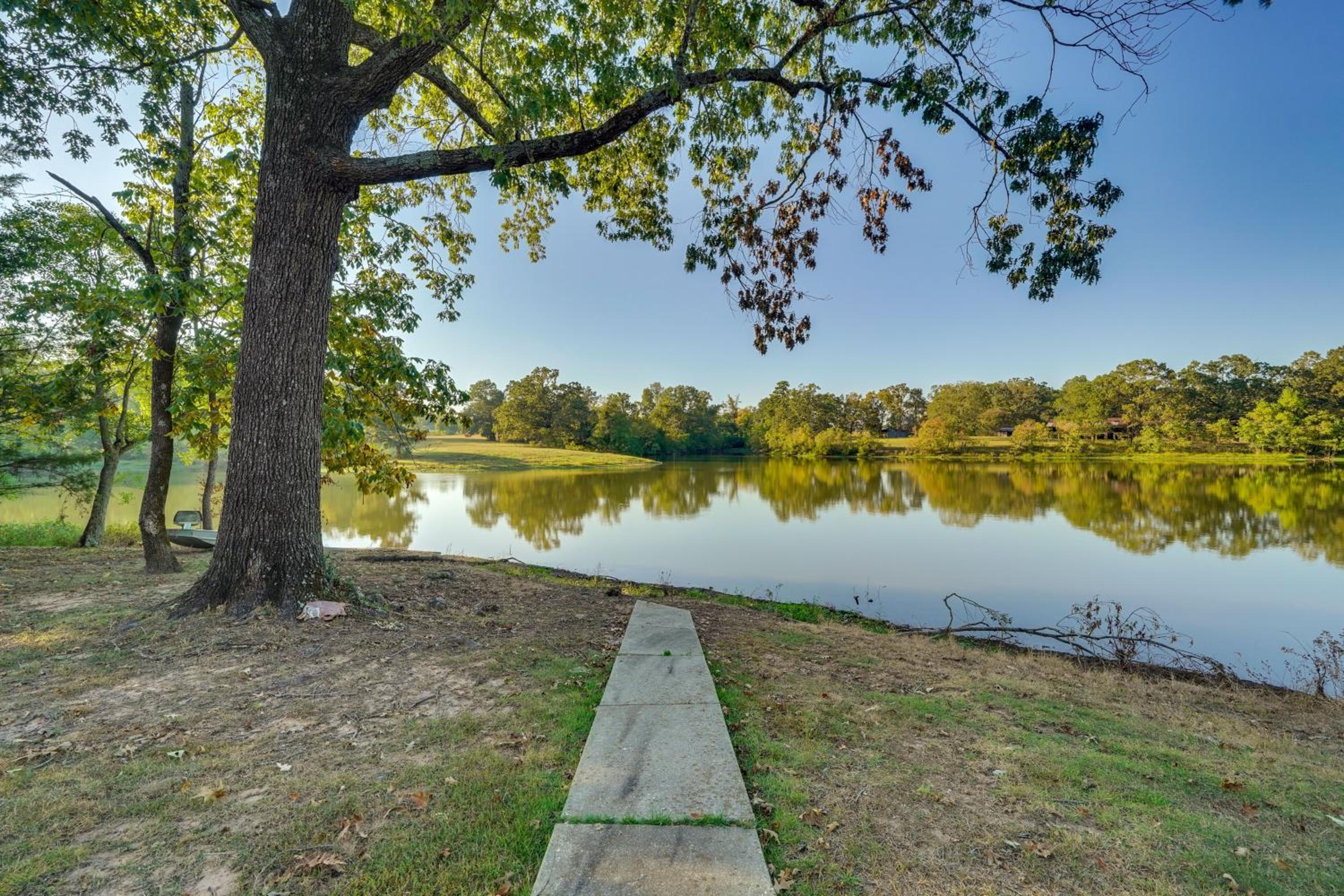 Waterfront Texarkana Cabin Tranquil Acreage