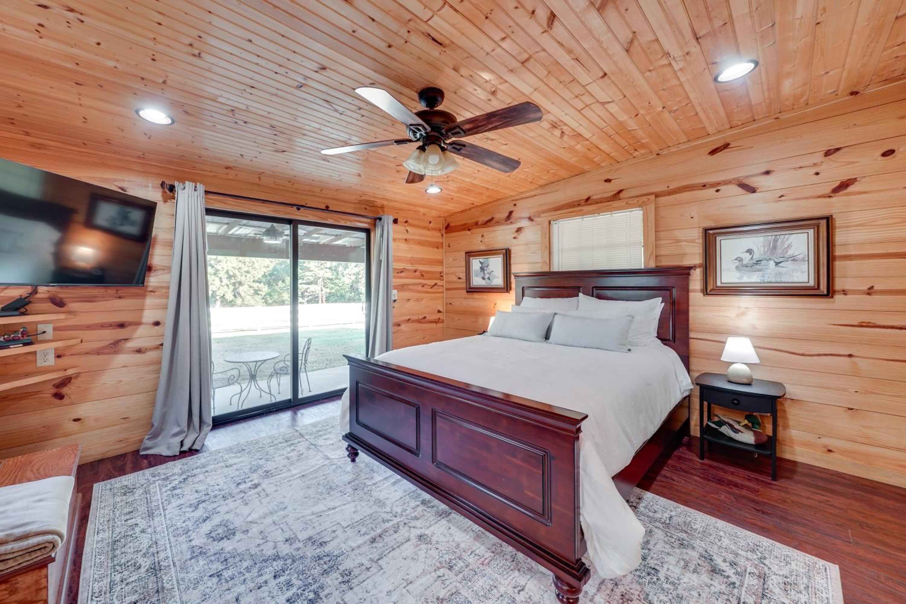 Waterfront Texarkana Cabin Tranquil Acreage