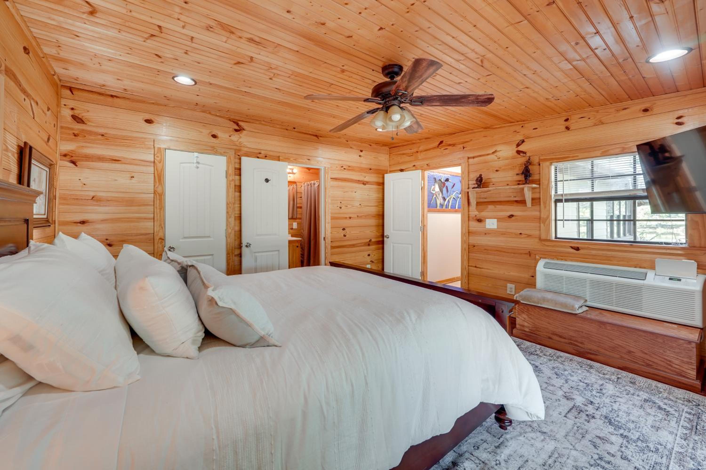 Waterfront Texarkana Cabin Tranquil Acreage