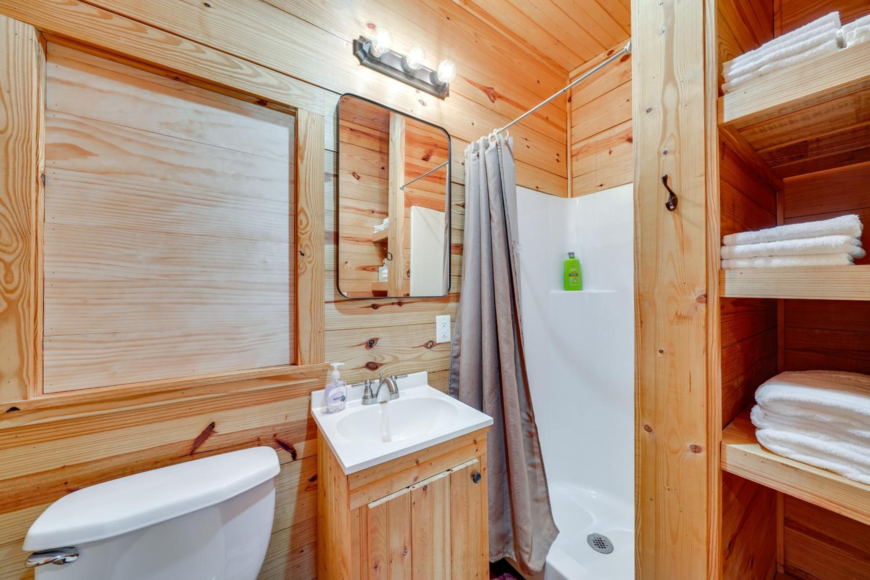 Waterfront Texarkana Cabin Tranquil Acreage