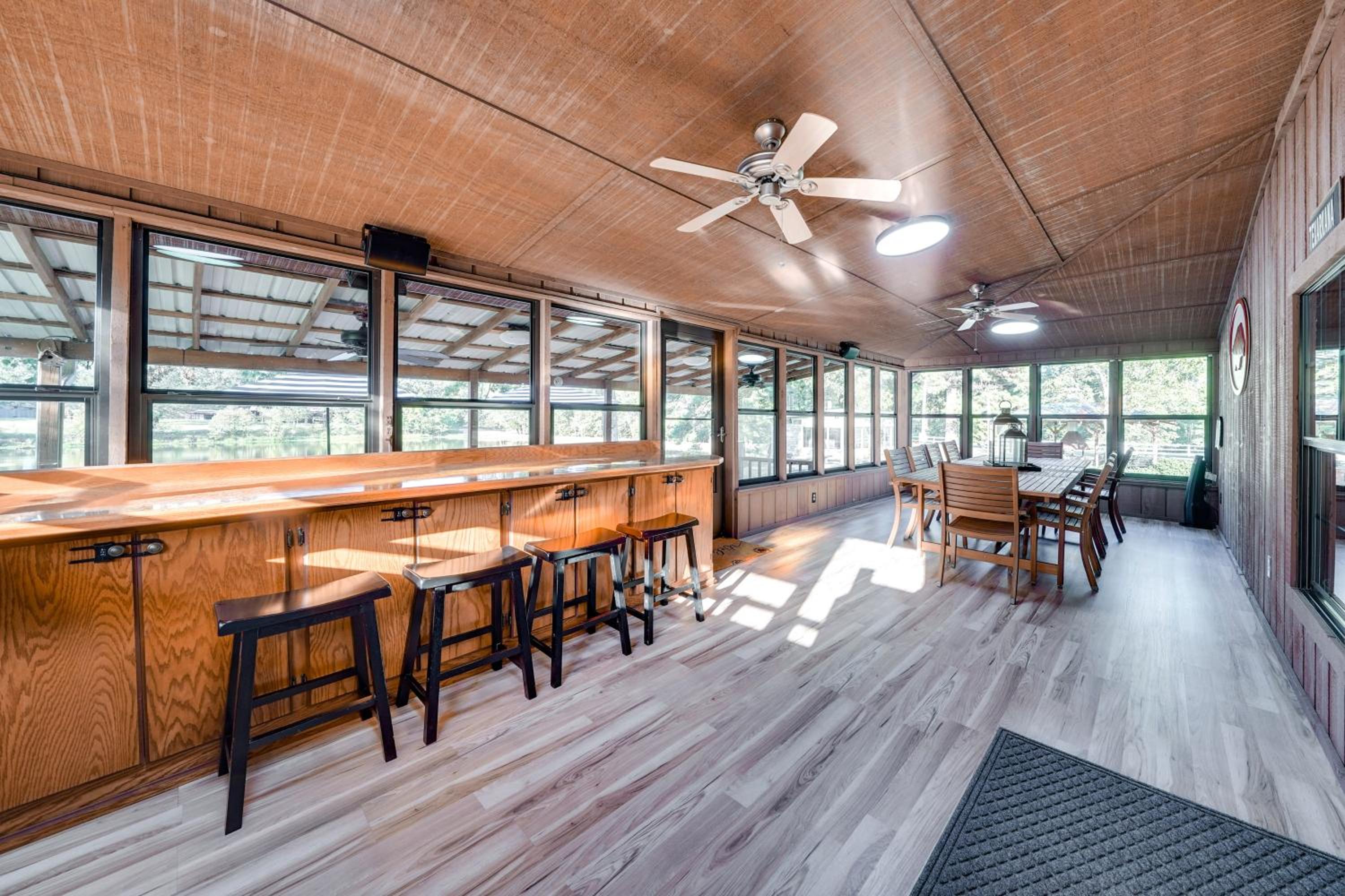 Waterfront Texarkana Cabin Tranquil Acreage