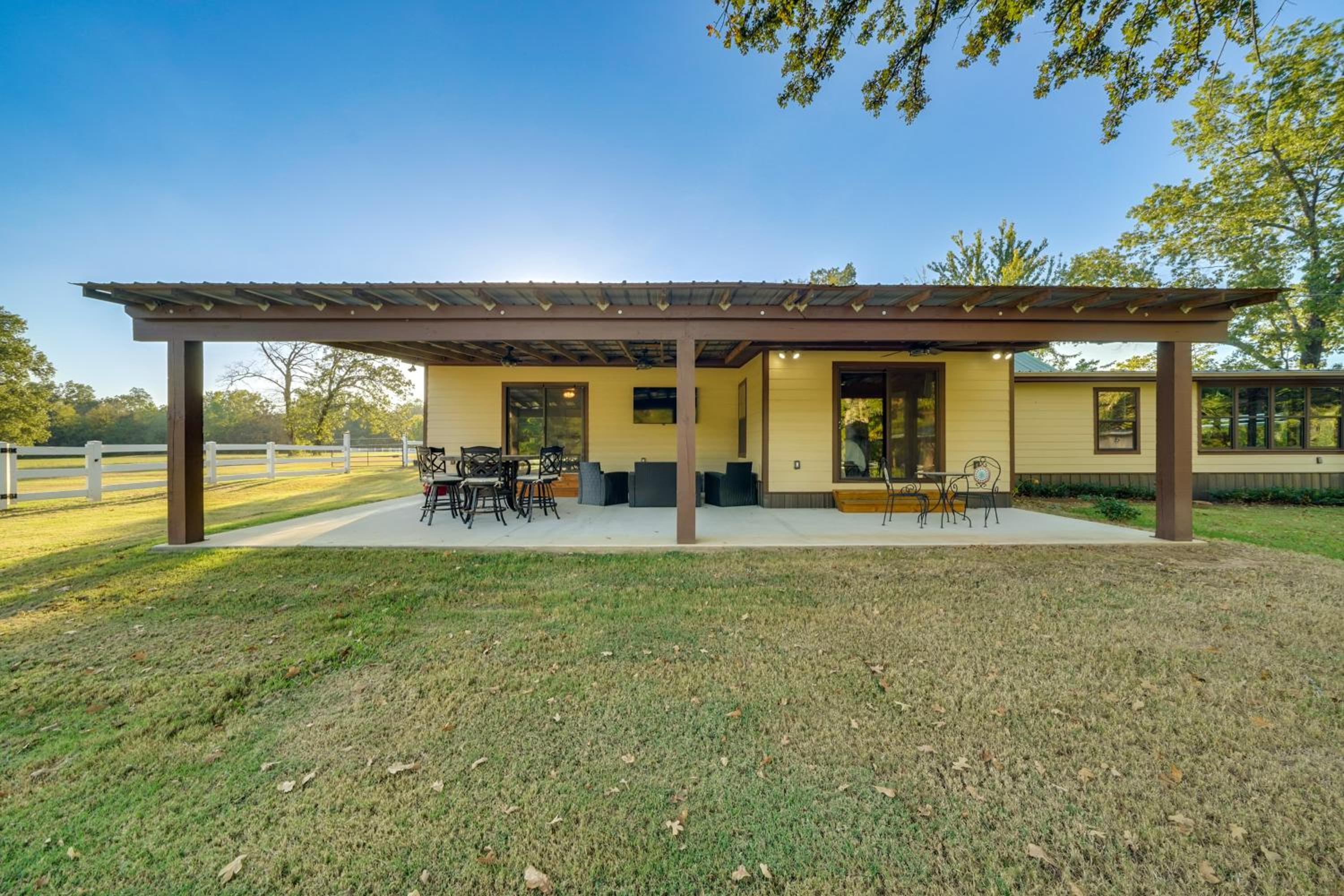 Waterfront Texarkana Cabin Tranquil Acreage