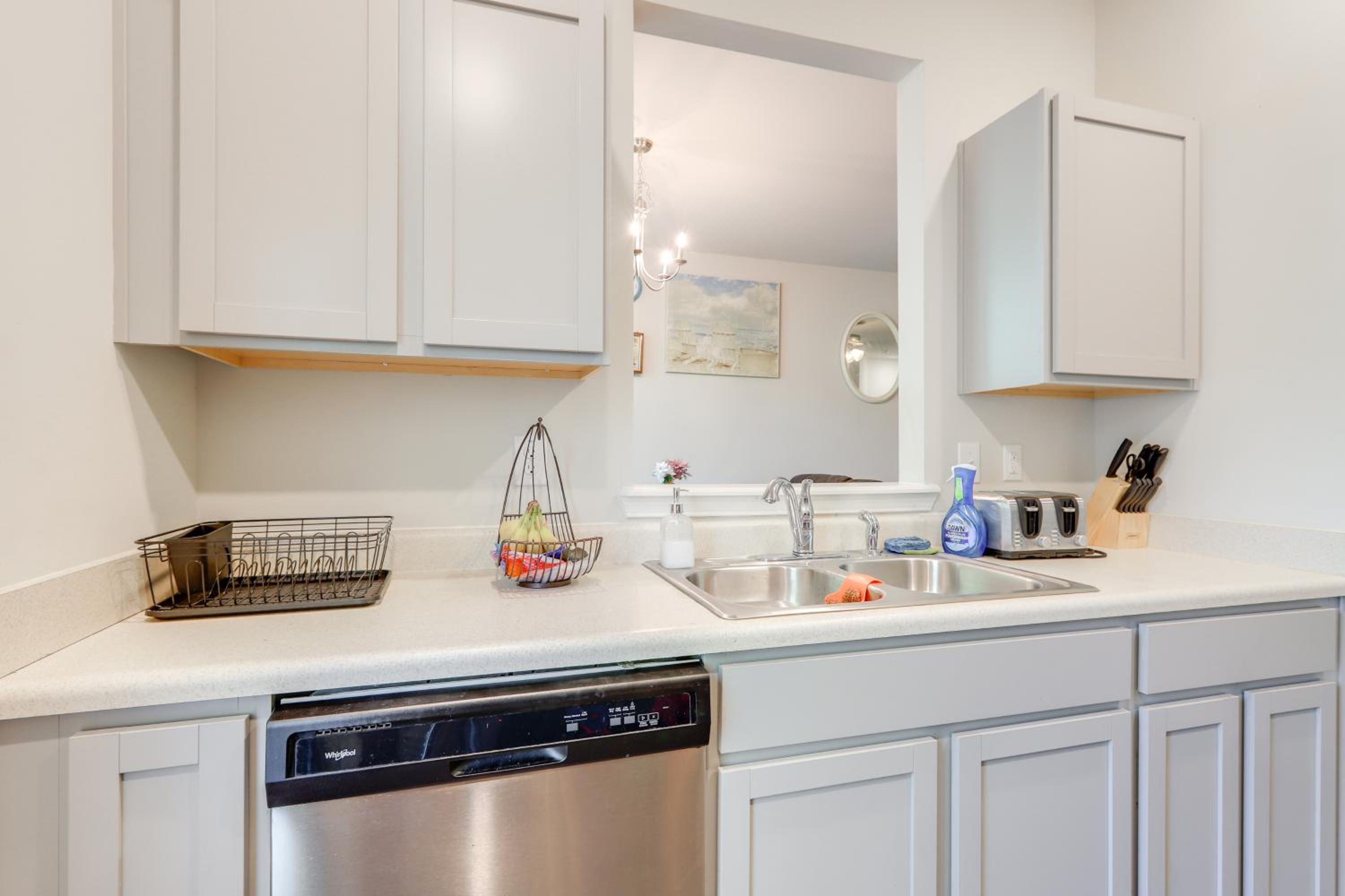 Pets Welcome! Family Townhome with Yard in Atlanta