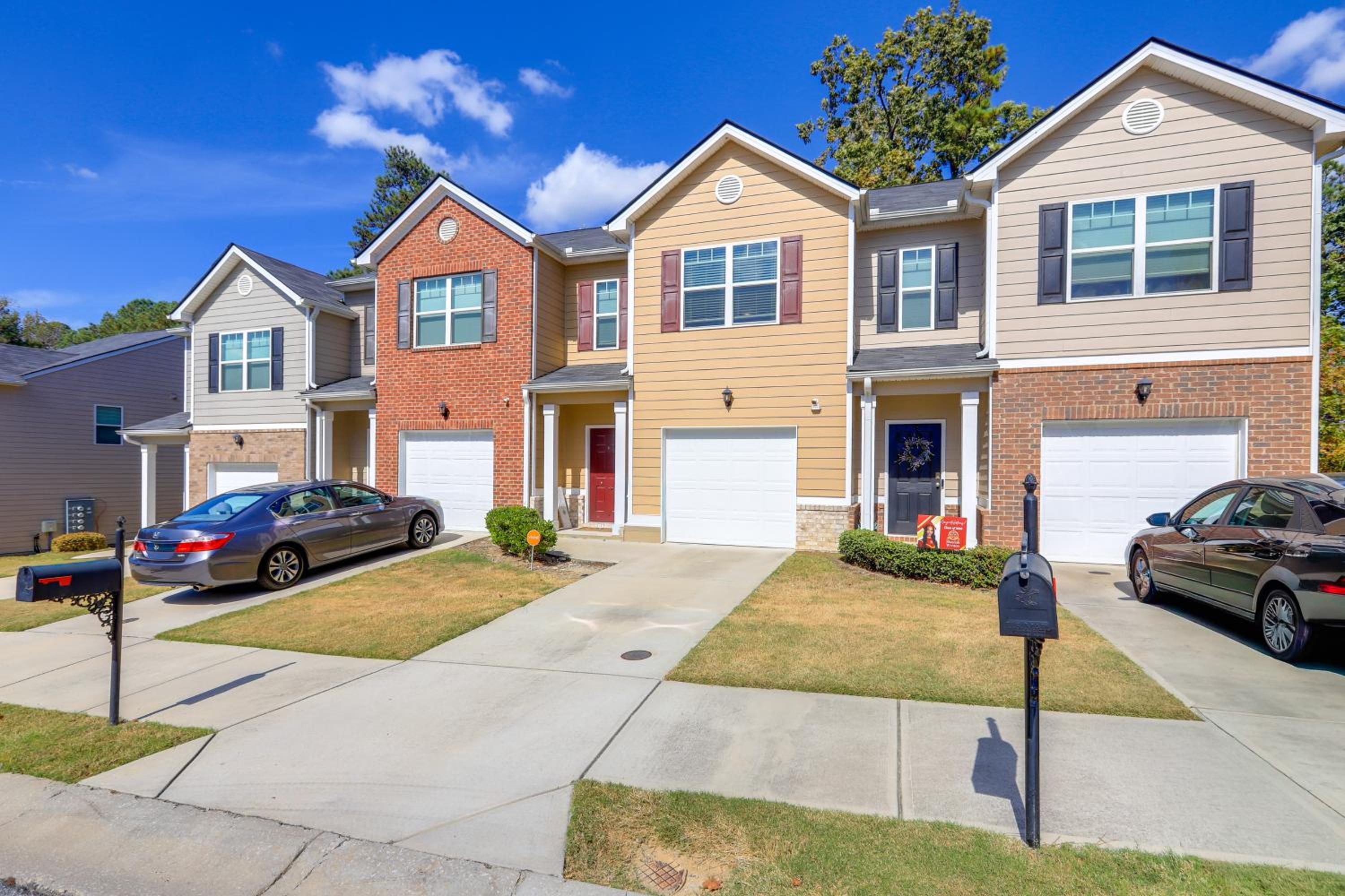 Pets Welcome! Family Townhome with Yard in Atlanta