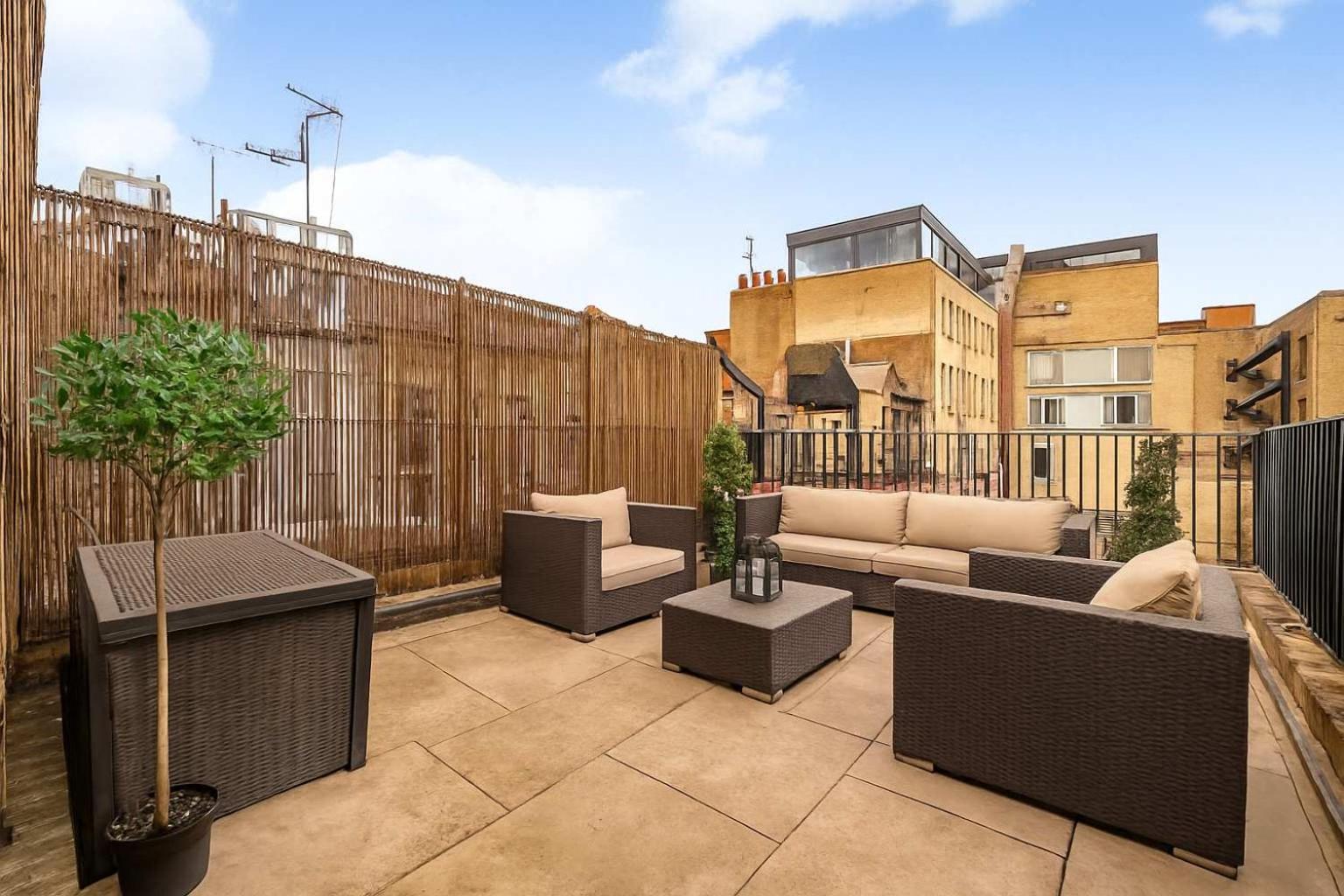Luxury 1-bed Penthouse with AC by Carnaby Street