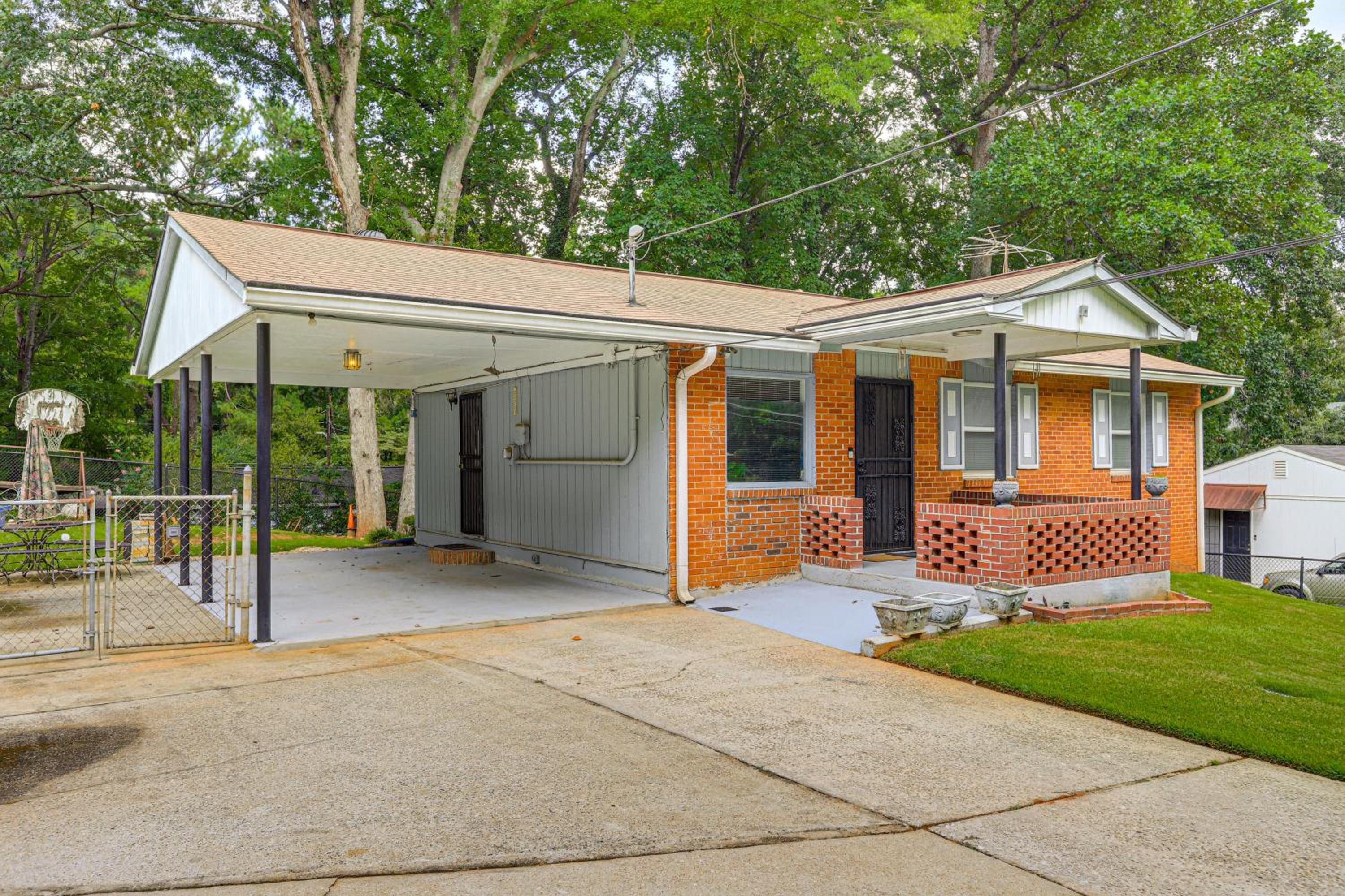Walk to Lakewood Amphitheatre Atlanta Apartment!