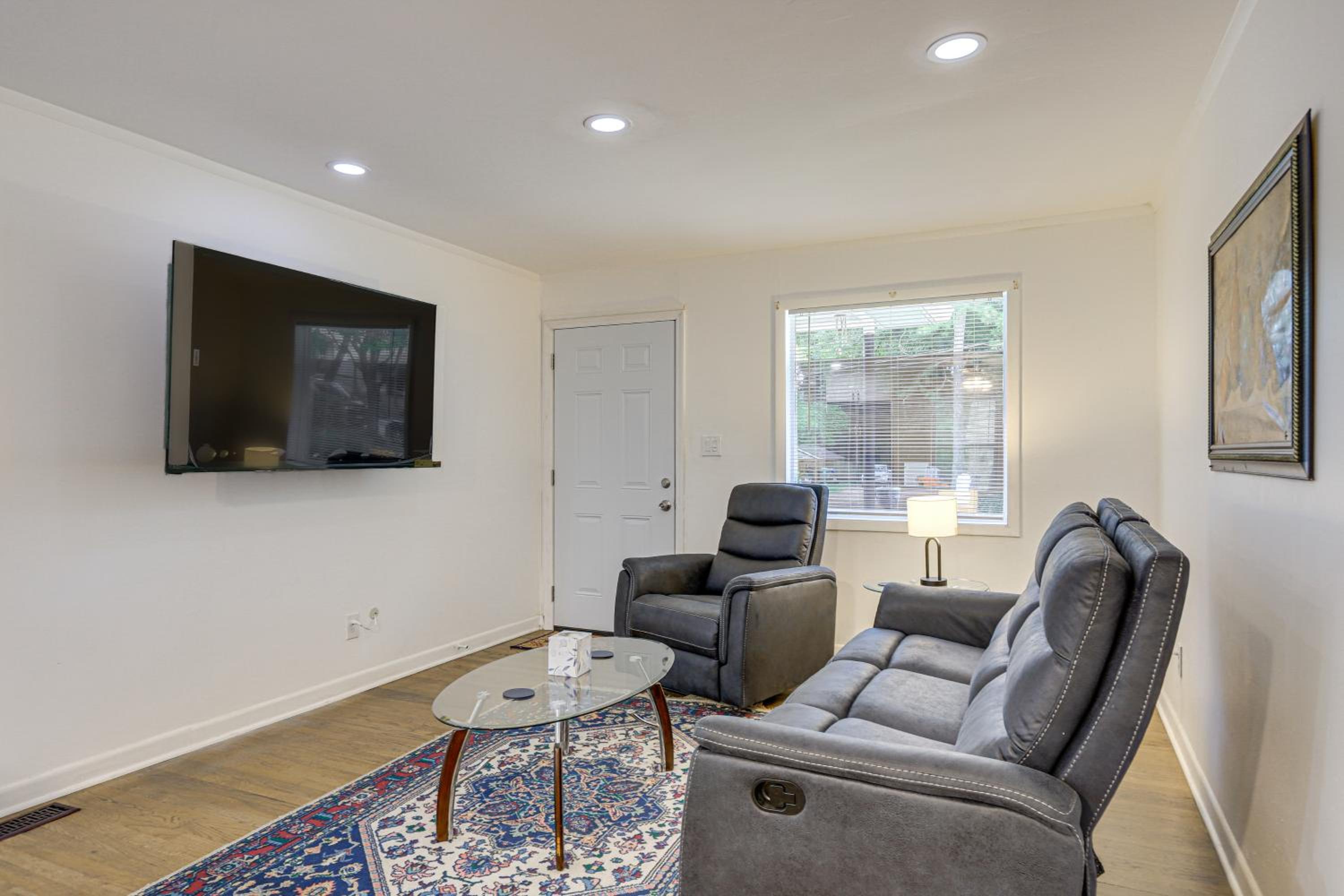 Walk to Lakewood Amphitheatre Atlanta Apartment!