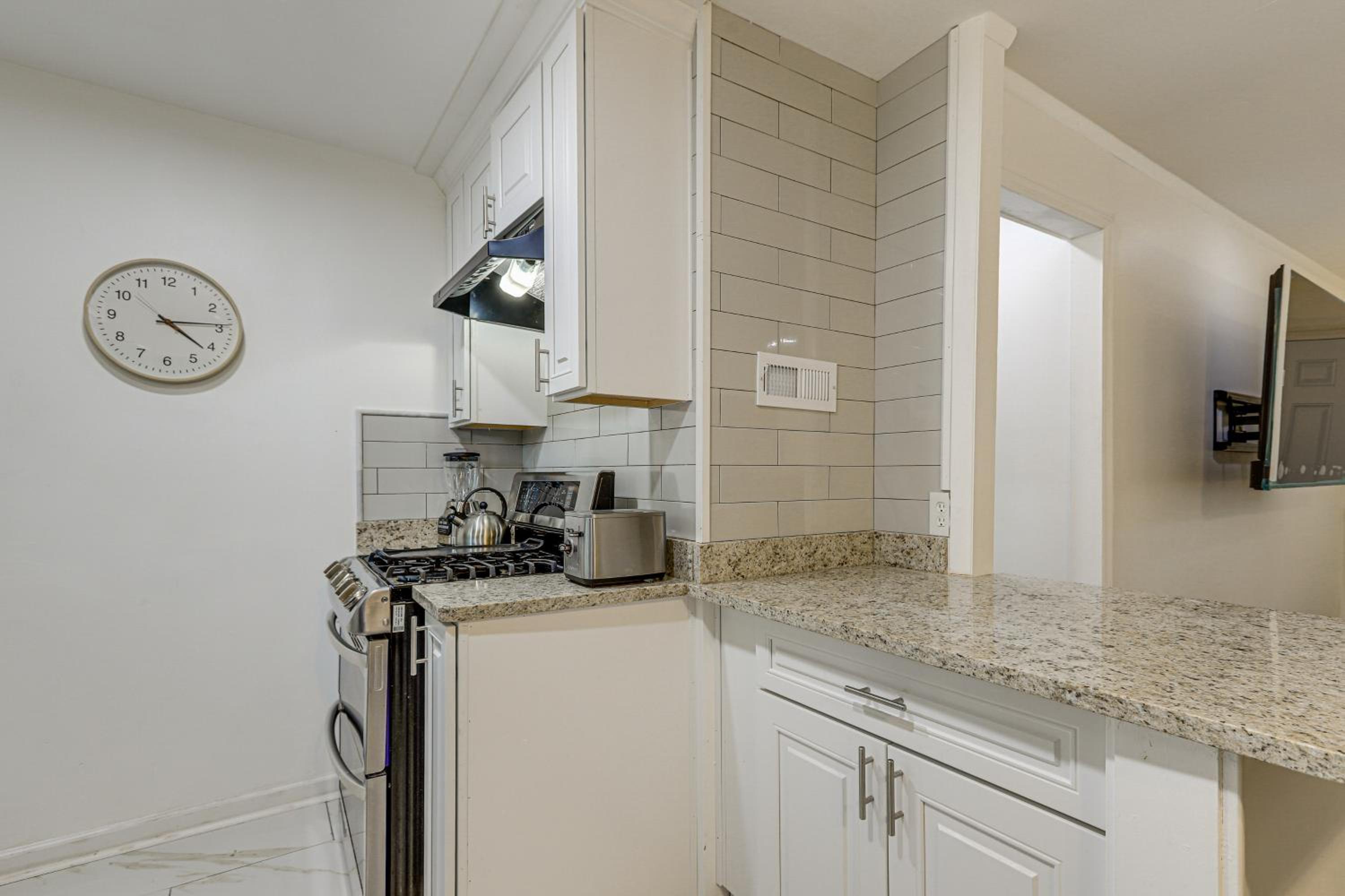 Walk to Lakewood Amphitheatre Atlanta Apartment!