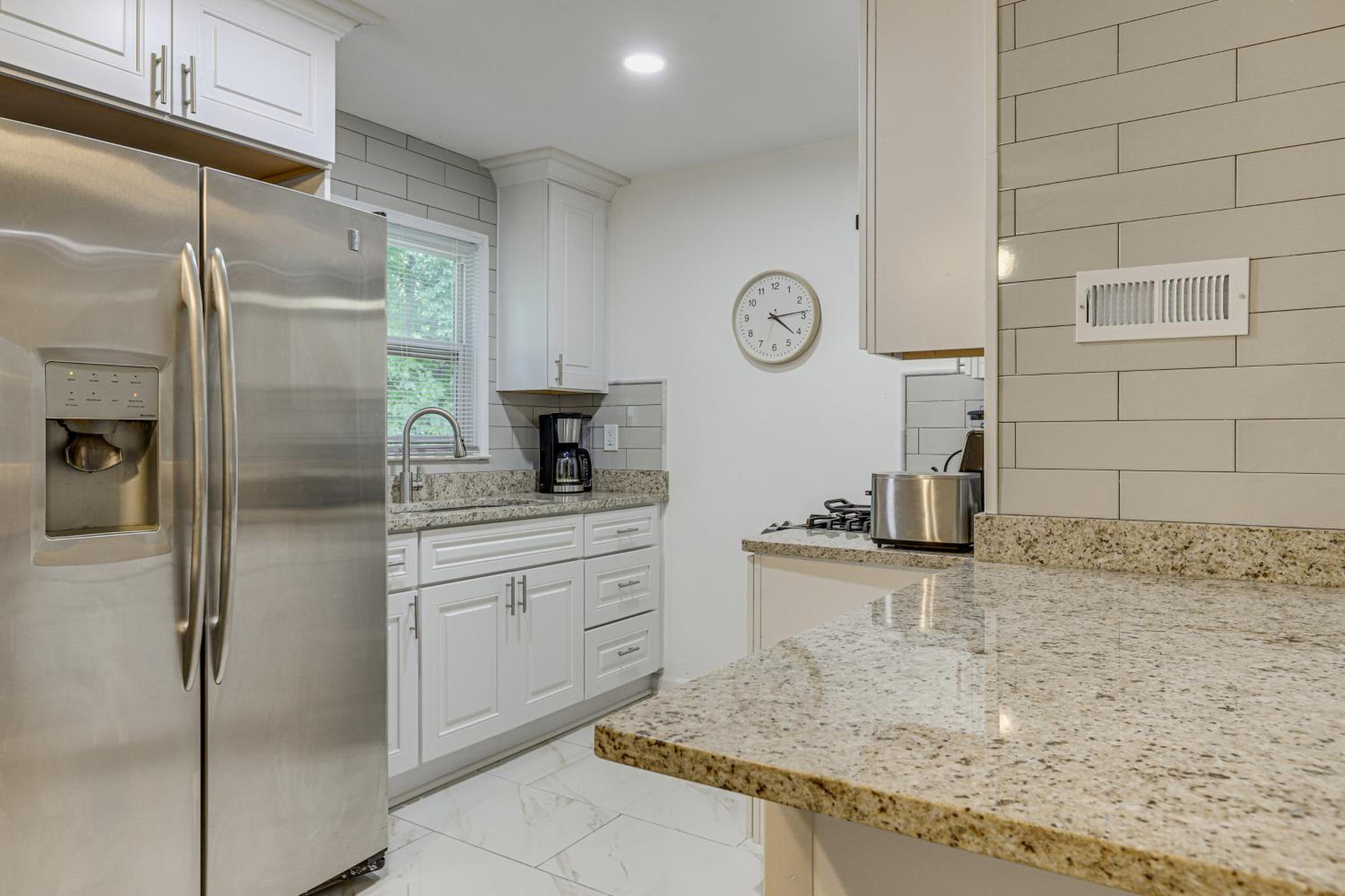 Walk to Lakewood Amphitheatre Atlanta Apartment!