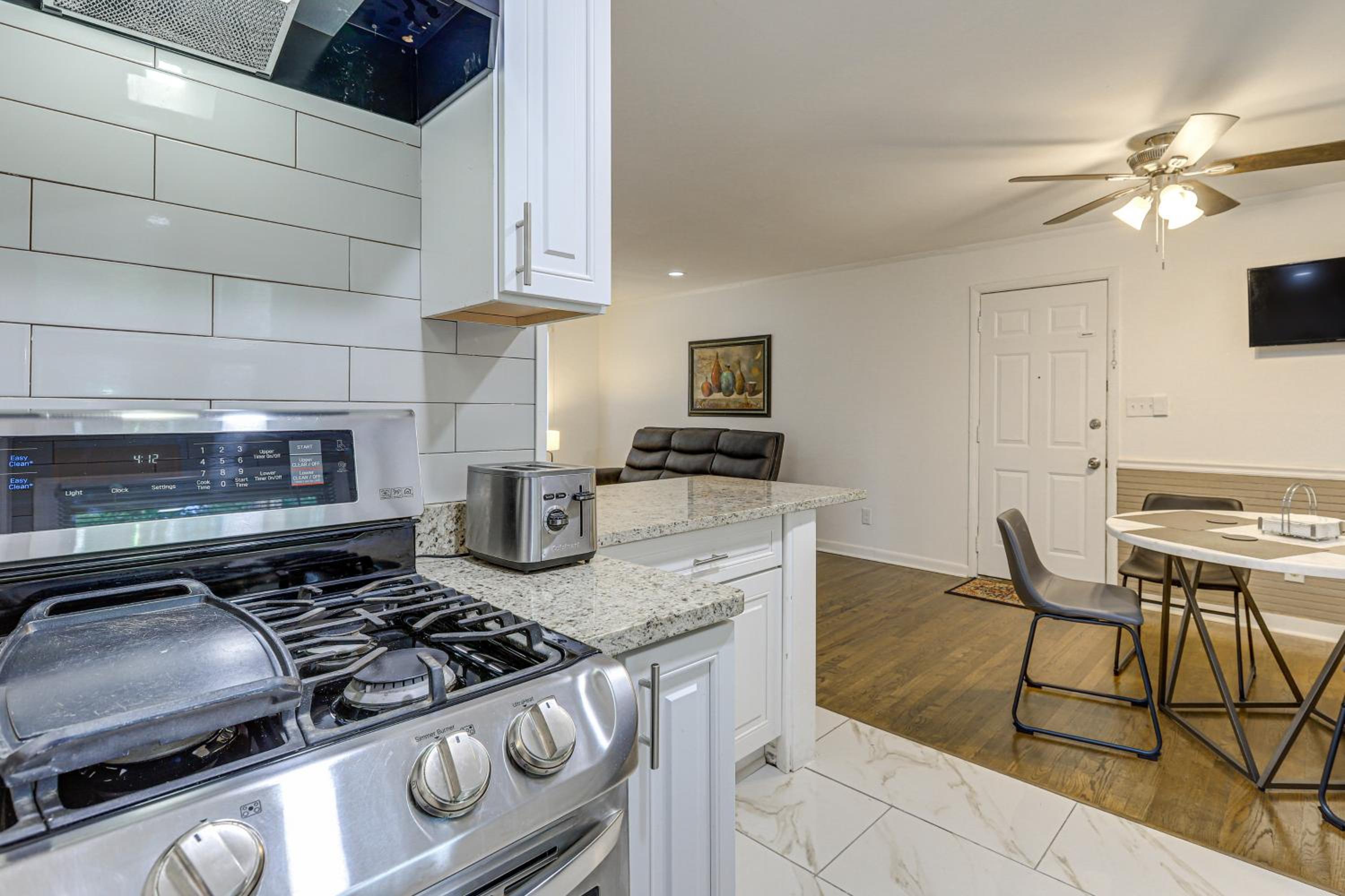 Walk to Lakewood Amphitheatre Atlanta Apartment!