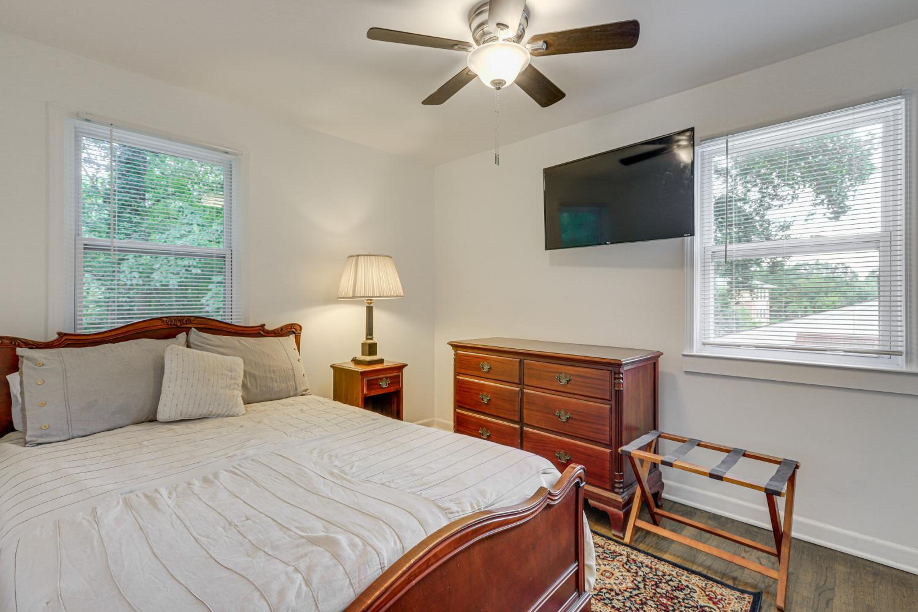 Walk to Lakewood Amphitheatre Atlanta Apartment!
