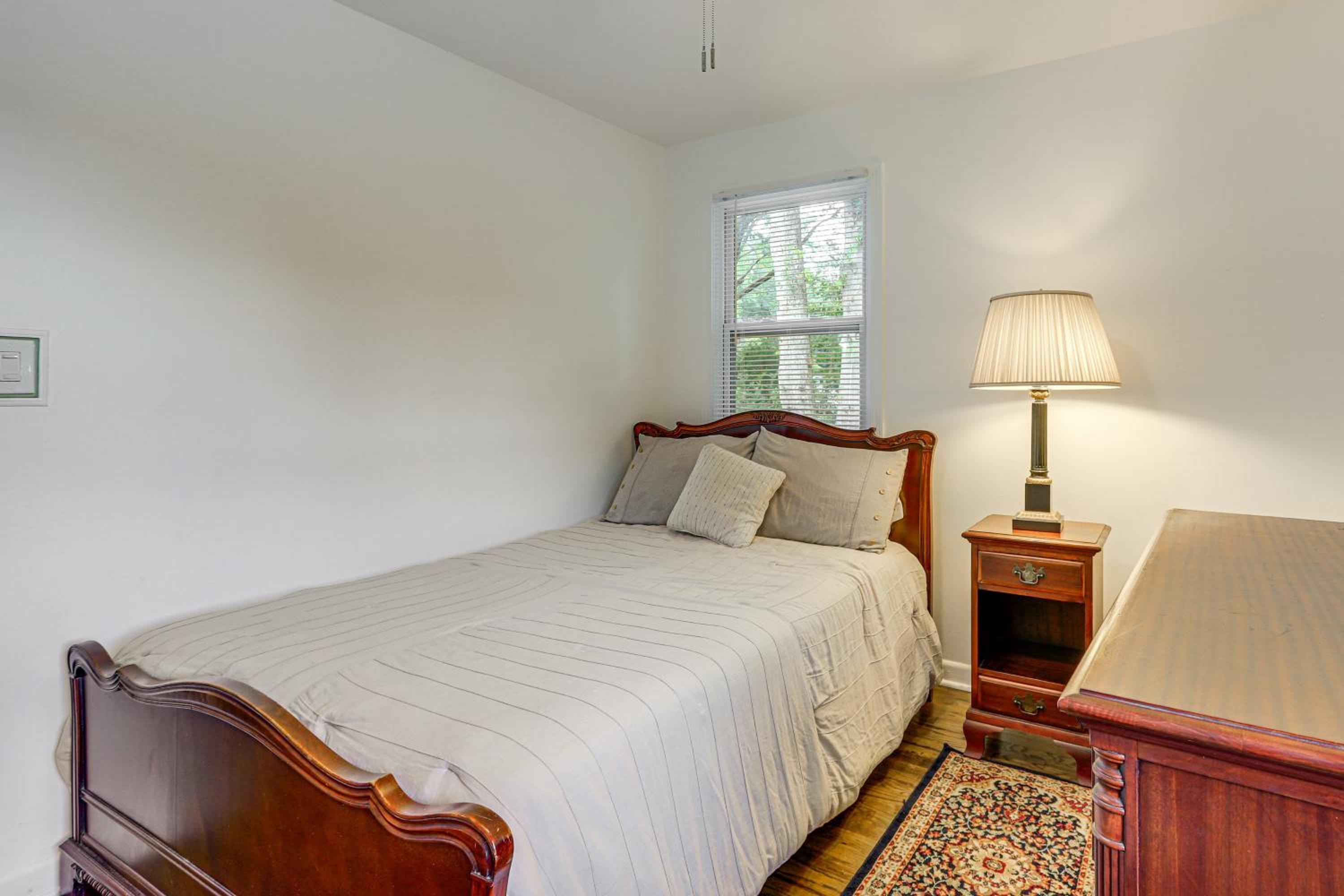 Walk to Lakewood Amphitheatre Atlanta Apartment!