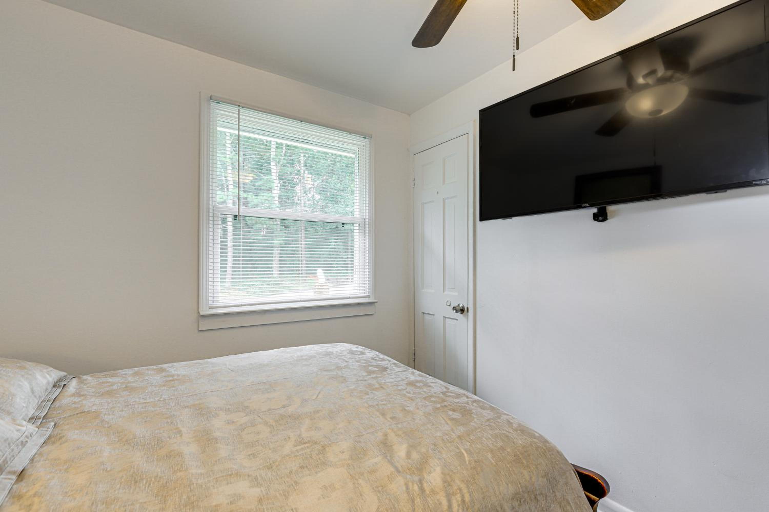 Walk to Lakewood Amphitheatre Atlanta Apartment!