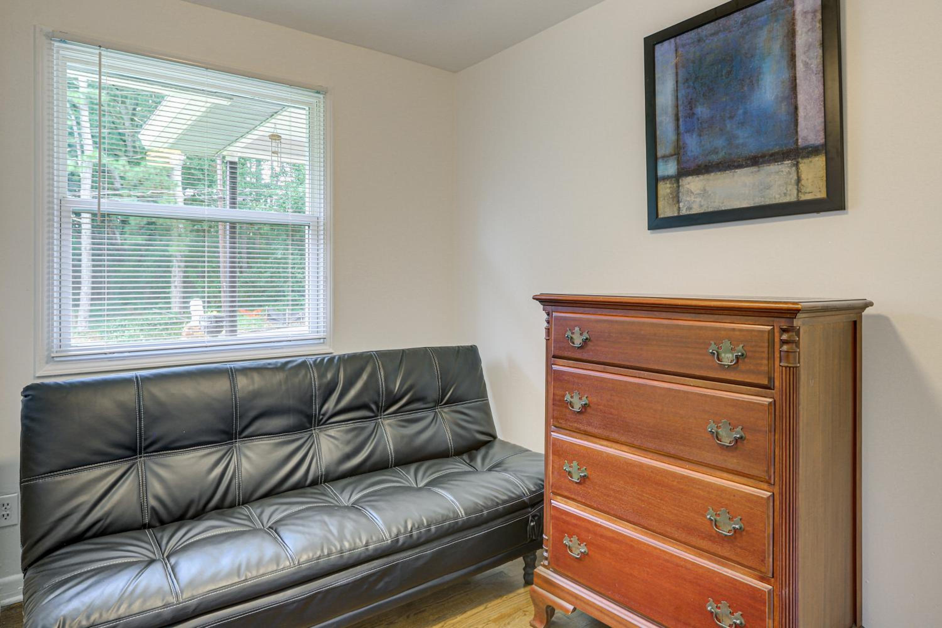 Walk to Lakewood Amphitheatre Atlanta Apartment!