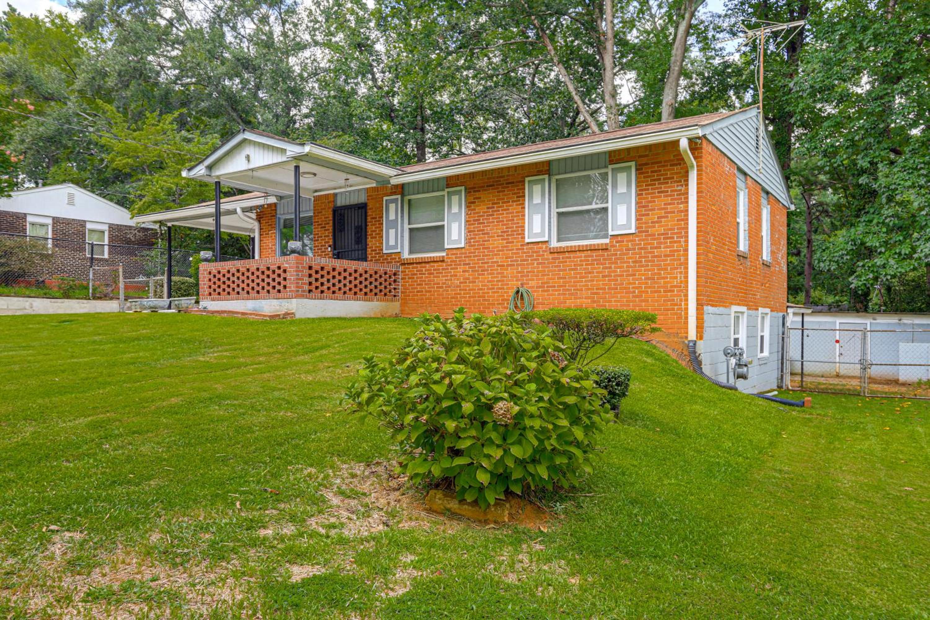 Walk to Lakewood Amphitheatre Atlanta Apartment!