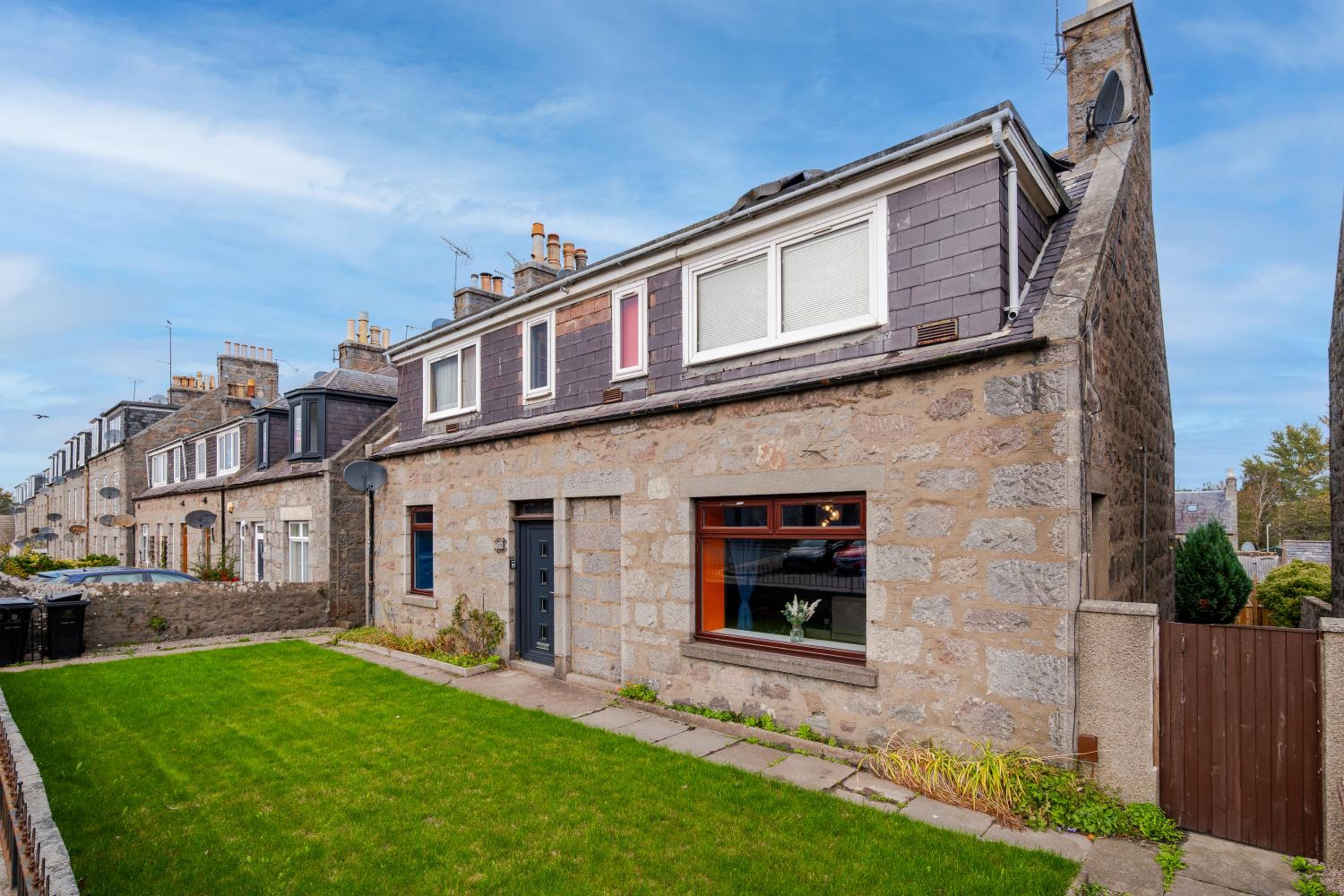 3 Bedroom Stylish Ground Floor Flat