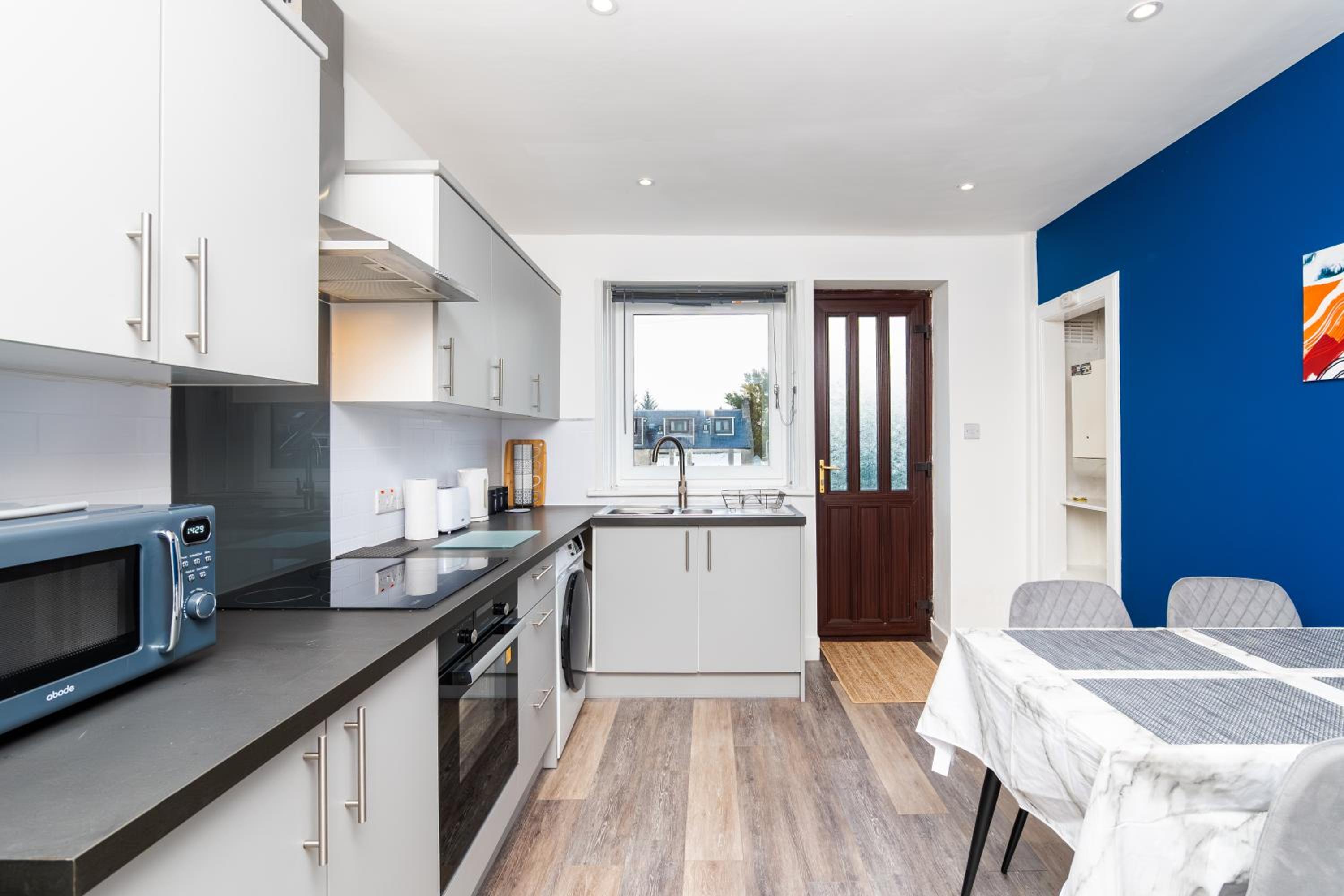 3 Bedroom Stylish Ground Floor Flat
