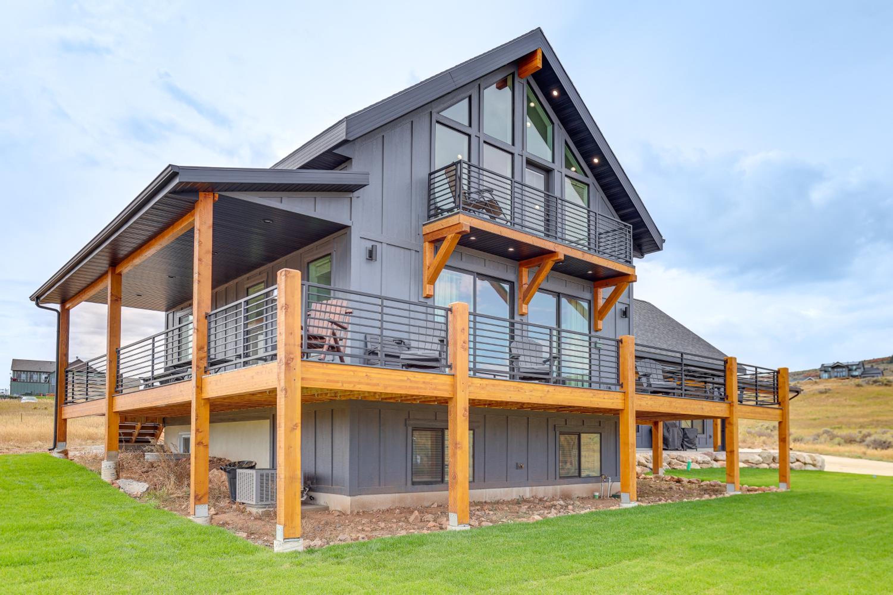 Mtn and Lake Views Family Retreat in Garden City!