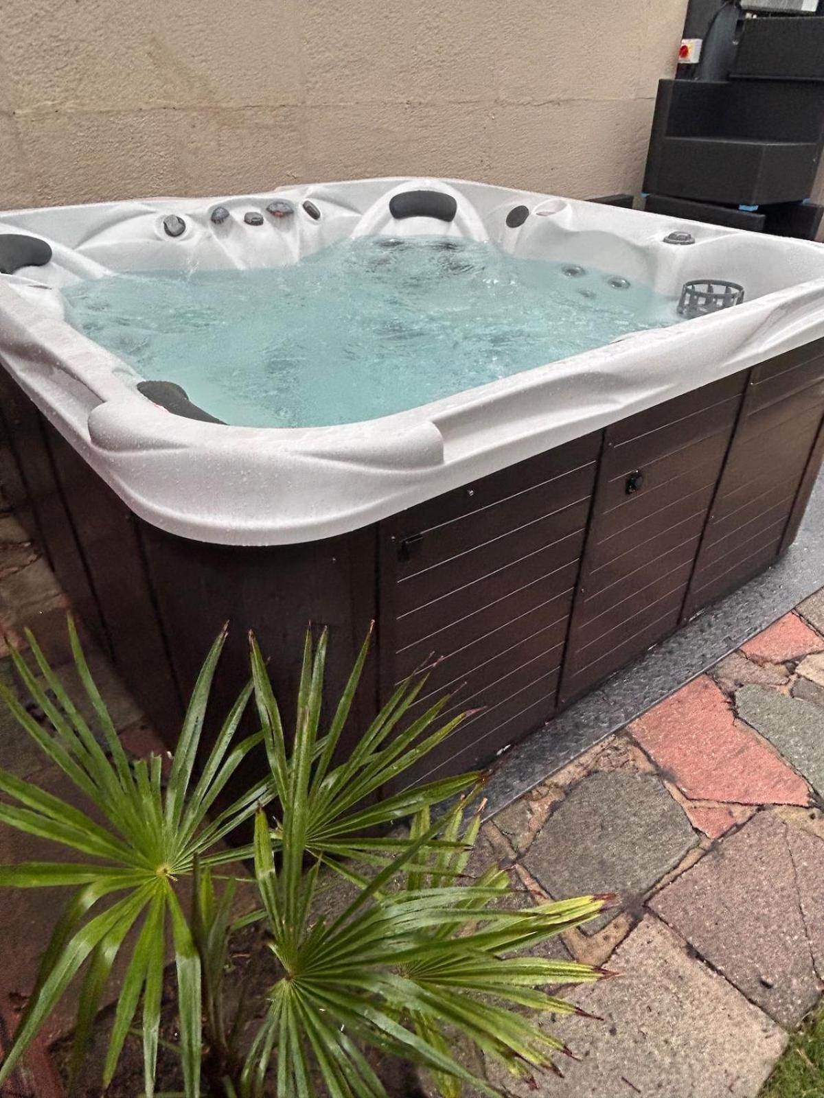 XxHot Tub pleasure beach Sleeps 5 Xx