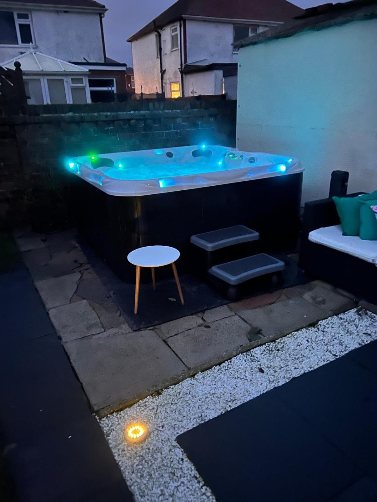 XxHot Tub pleasure beach Sleeps 5 Xx