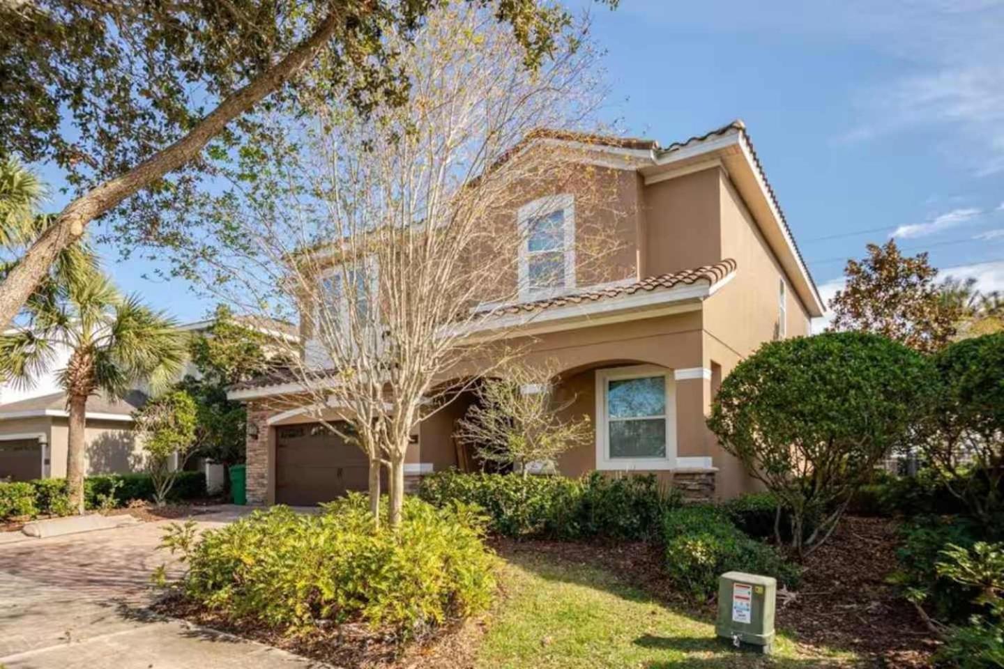Epic 8Br 8Ba 4k sq ft Villa with Movie Theater Private Pool Spa Sauna Hot Tub Firepit Gaming Room and Arcade - 10mins from Disney Orlando FL