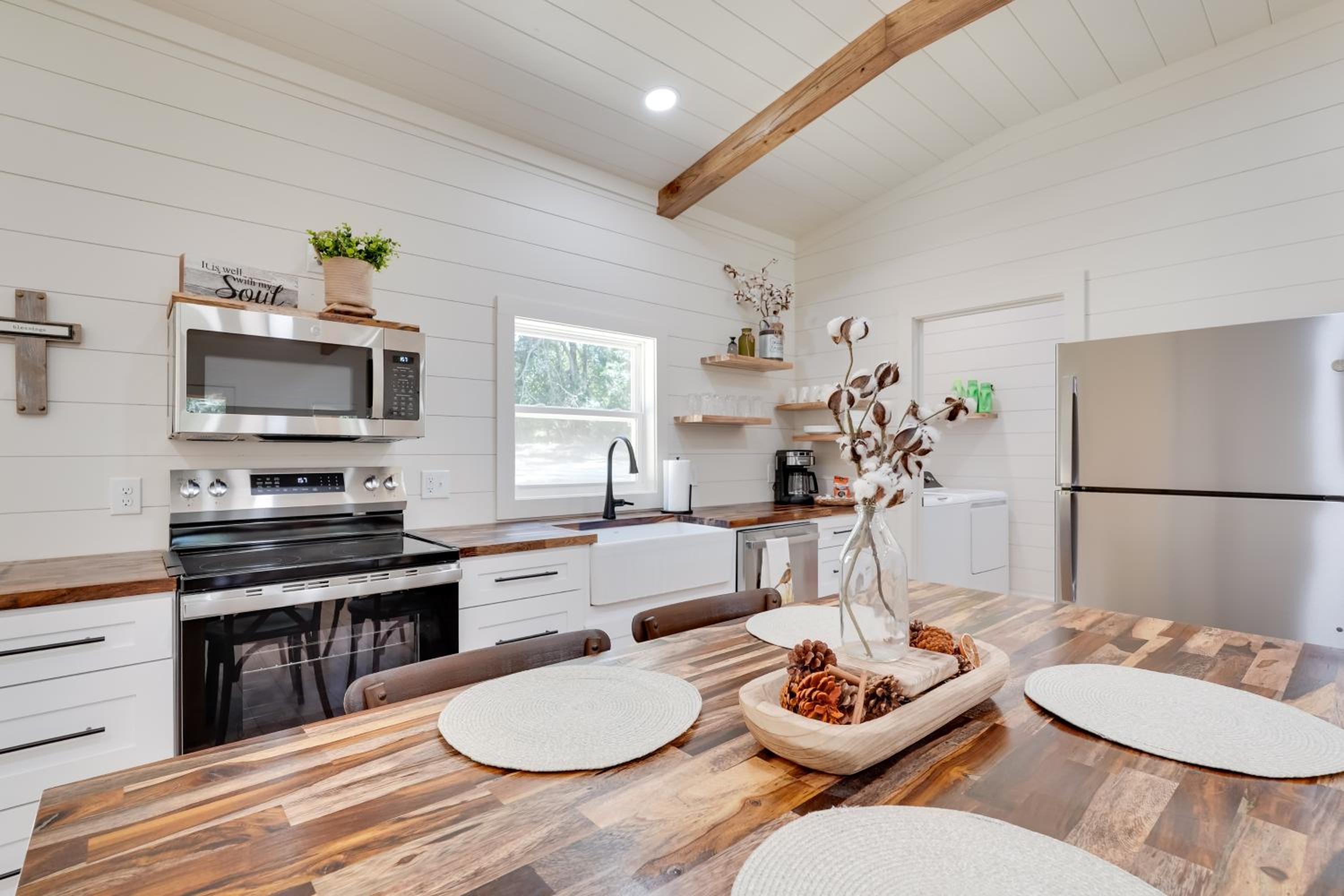 6 Mi to Magnolia Springs SP! Modern Cottage Living