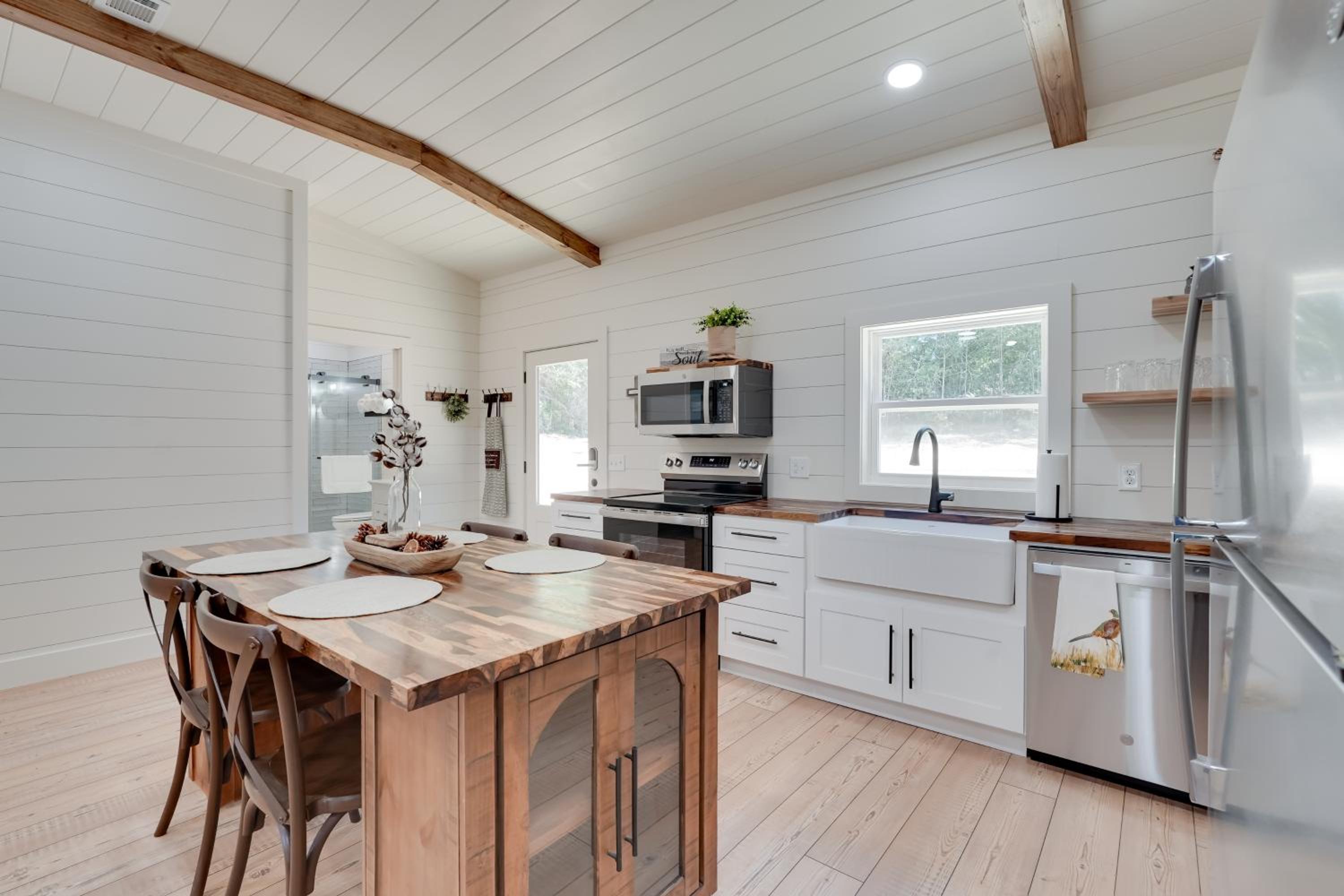 6 Mi to Magnolia Springs SP! Modern Cottage Living