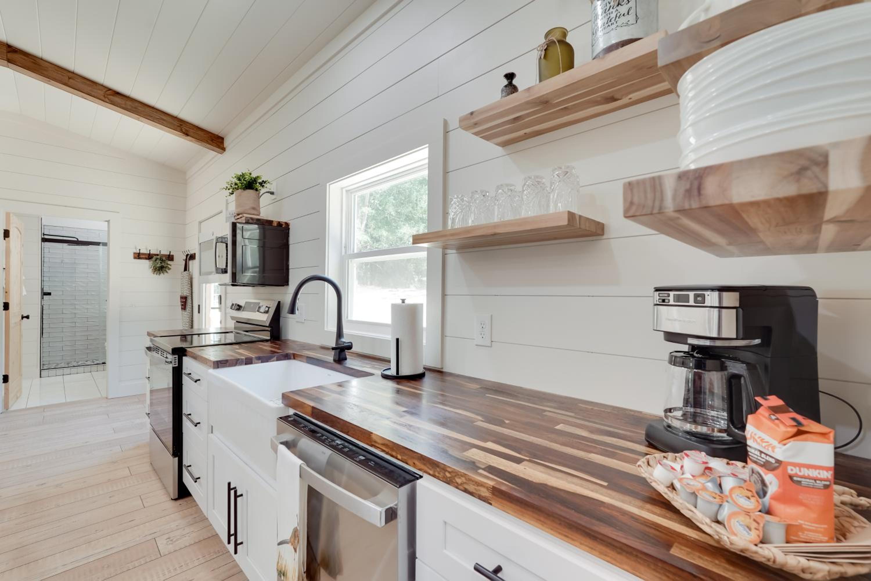 6 Mi to Magnolia Springs SP! Modern Cottage Living