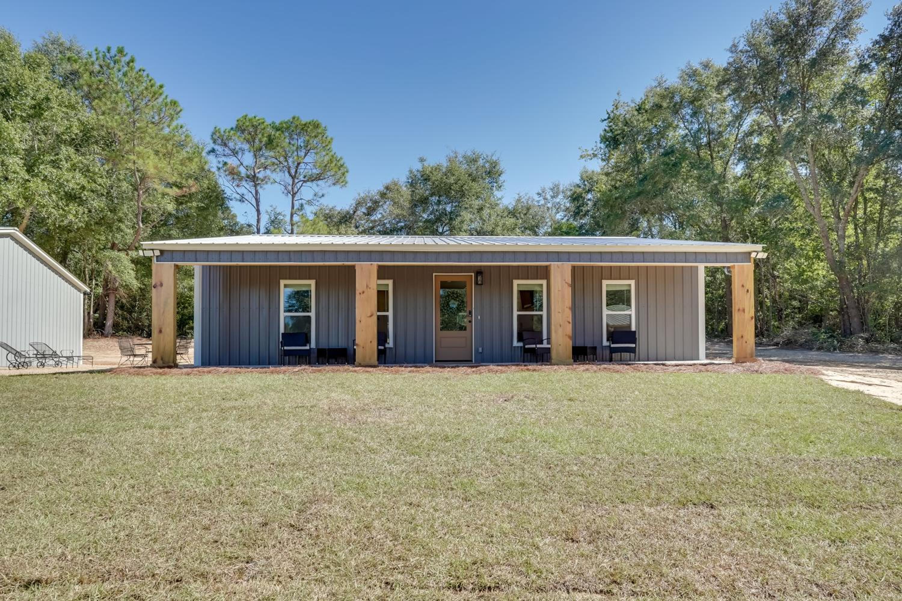 6 Mi to Magnolia Springs SP! Modern Cottage Living